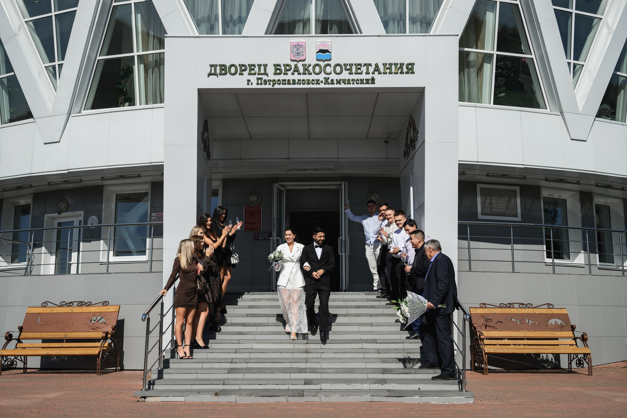 Фотосъемка свадьбы в Петропавловске-Камчатском. Свадебная фотосъемка на фоне вулканов в Петропавловске-Камчатском. Свадебная фотосъемка в студии в Петропавловске-Камчатском. Профессиональная фотосъемка свадьбы в Петропавловске-Камчатском. Свадебная фотосъемка стоимость в Петропавловске-Камчатском.