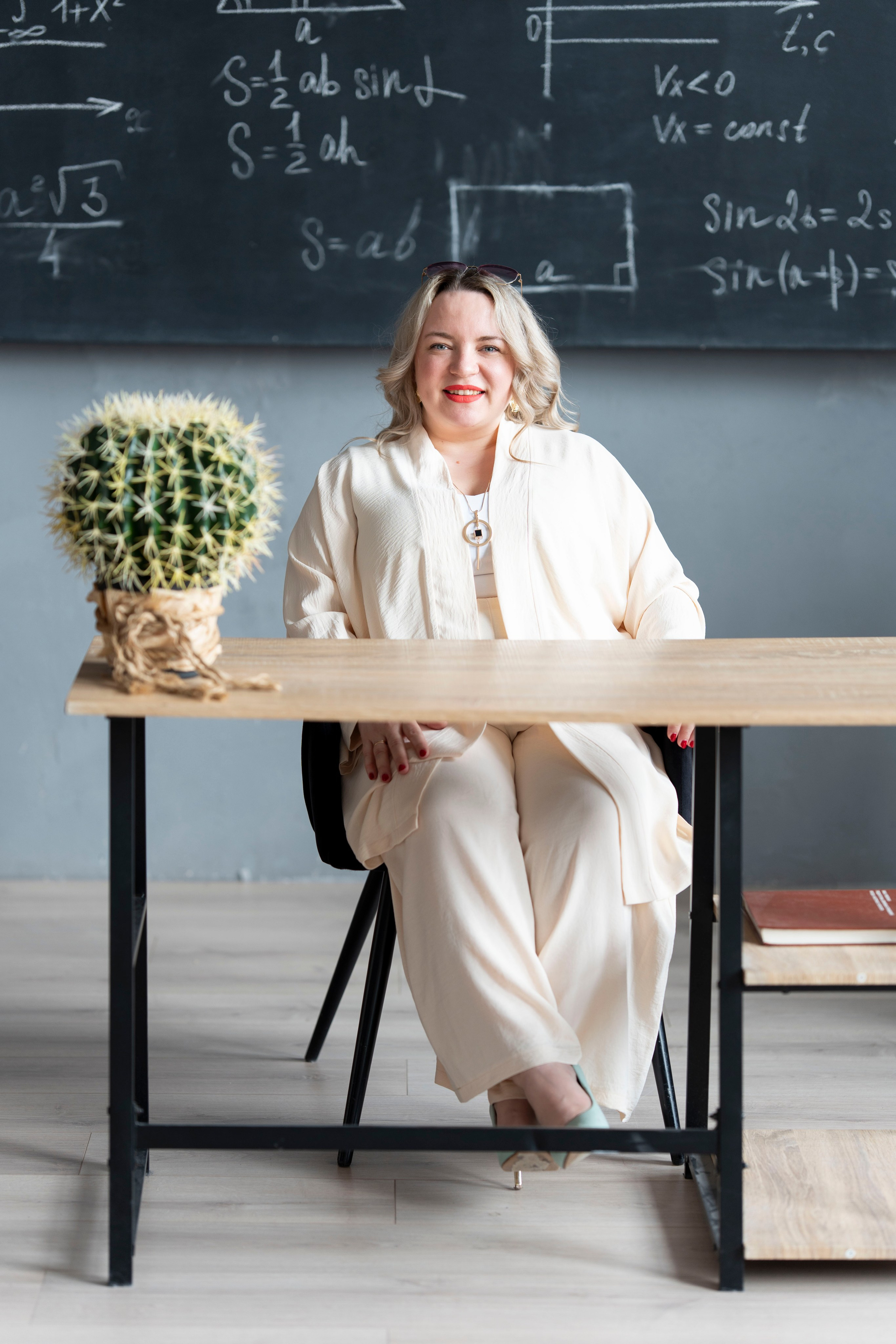 Анна. Владелица компании по бухгалтерскому учету. Главная