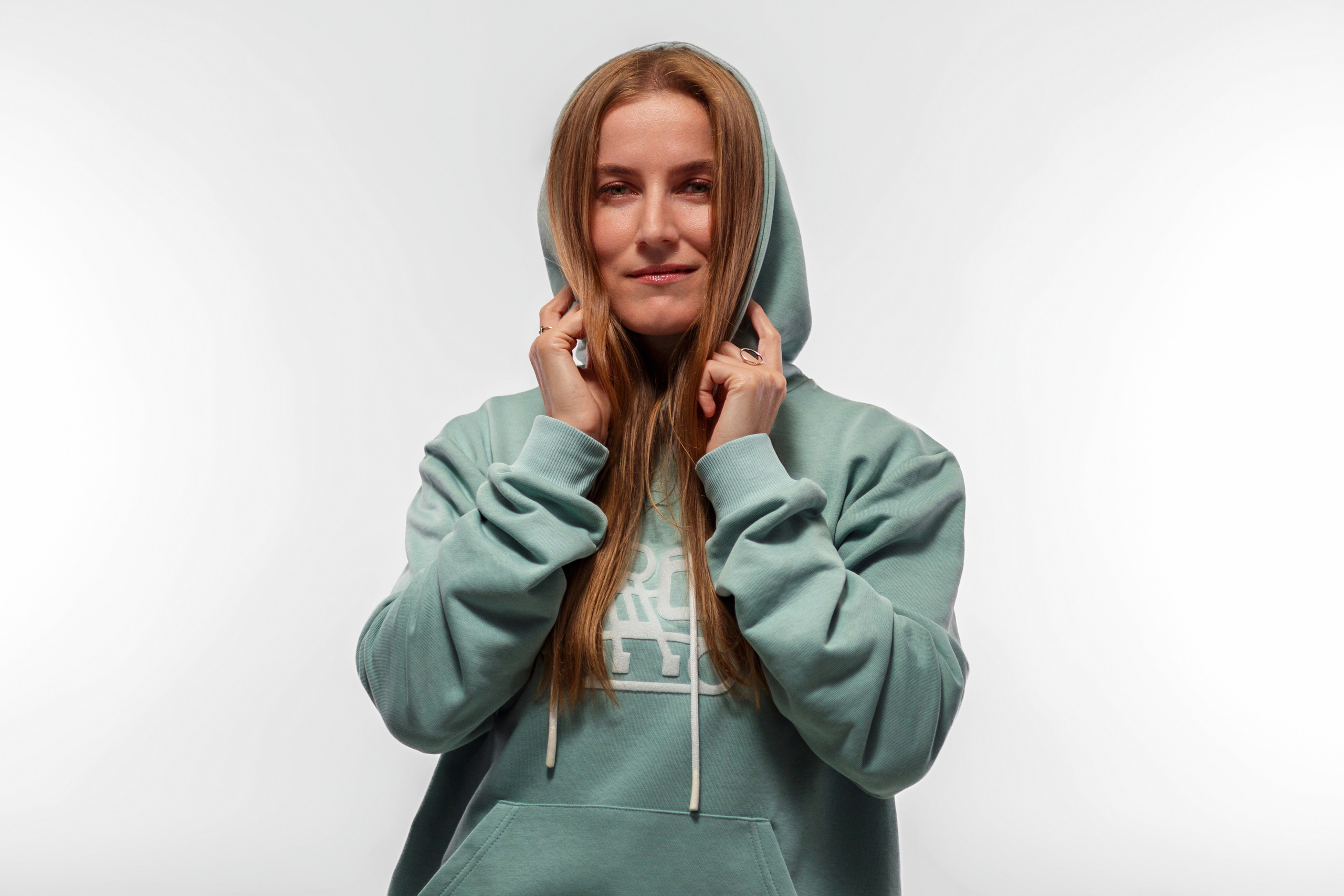 Фотосъемка одежды для маркетплейсов в СПб | Качественные кадры для каталогов