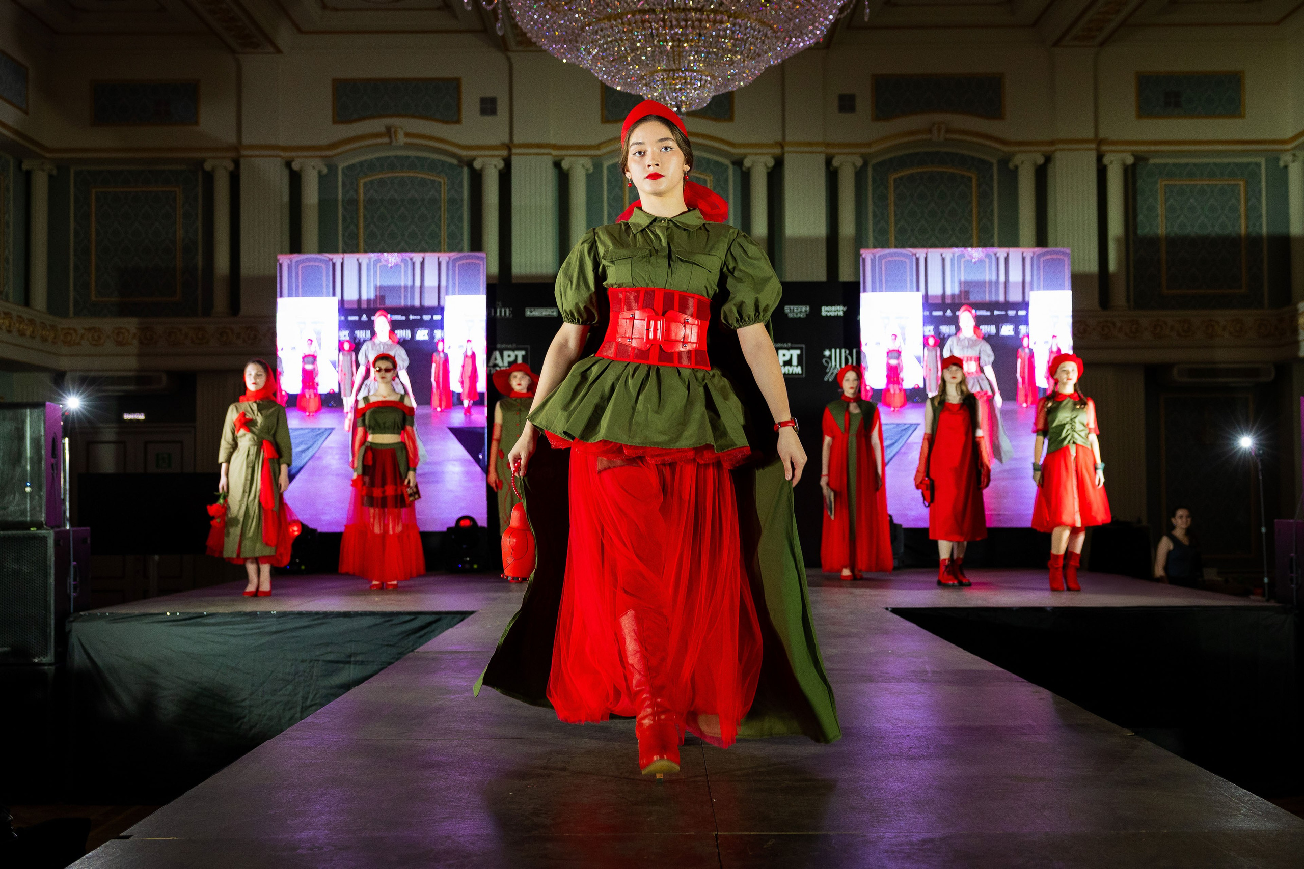 Арт-подиум «Цвета Удмуртии». Показ мод [25/10/24]. Фотограф Виноградов Константин