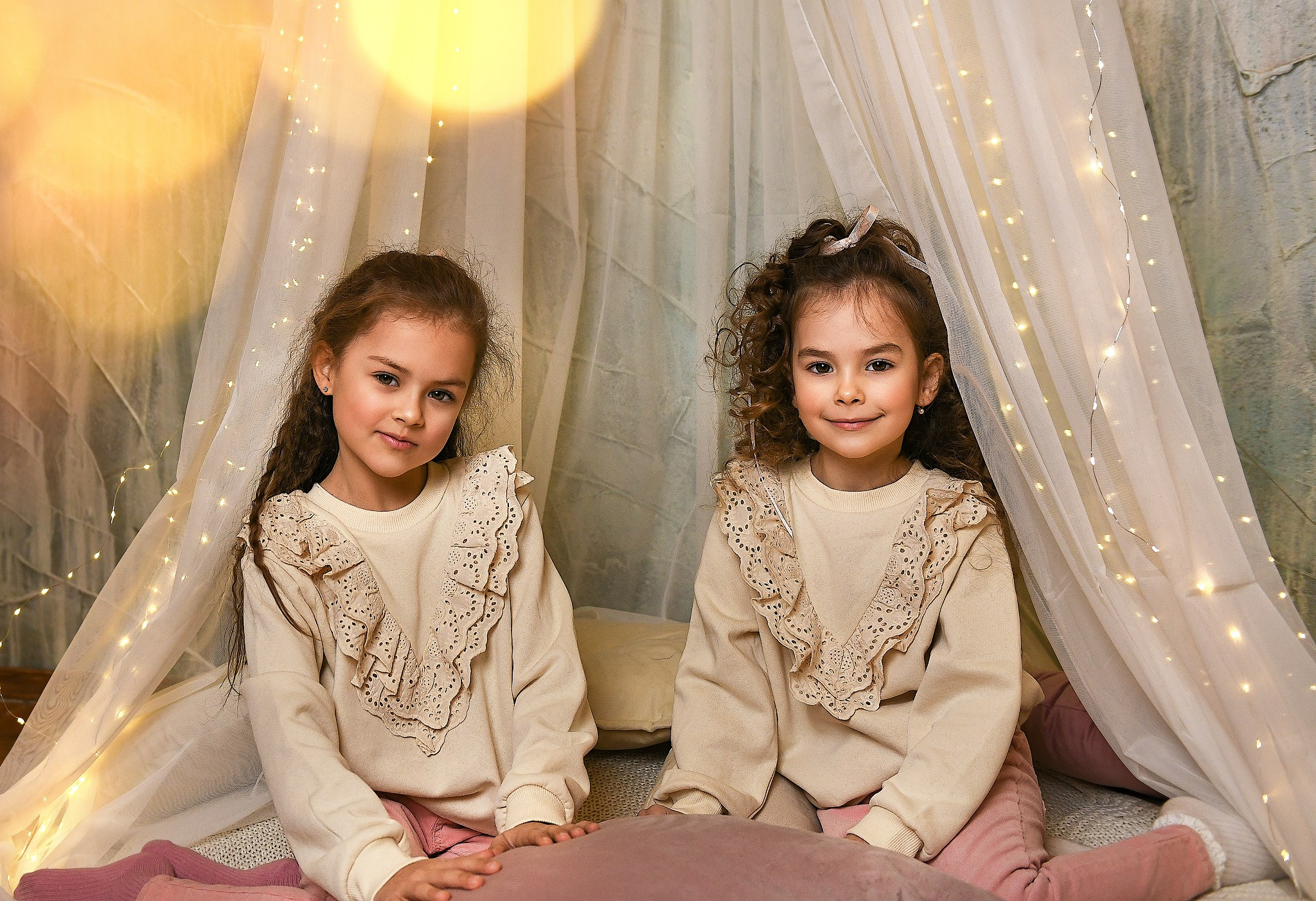 Новогодние истории Саши, Юляши и Софии. Студия История. Портретный и контент фотограф в Воронеже Елена Николайчик