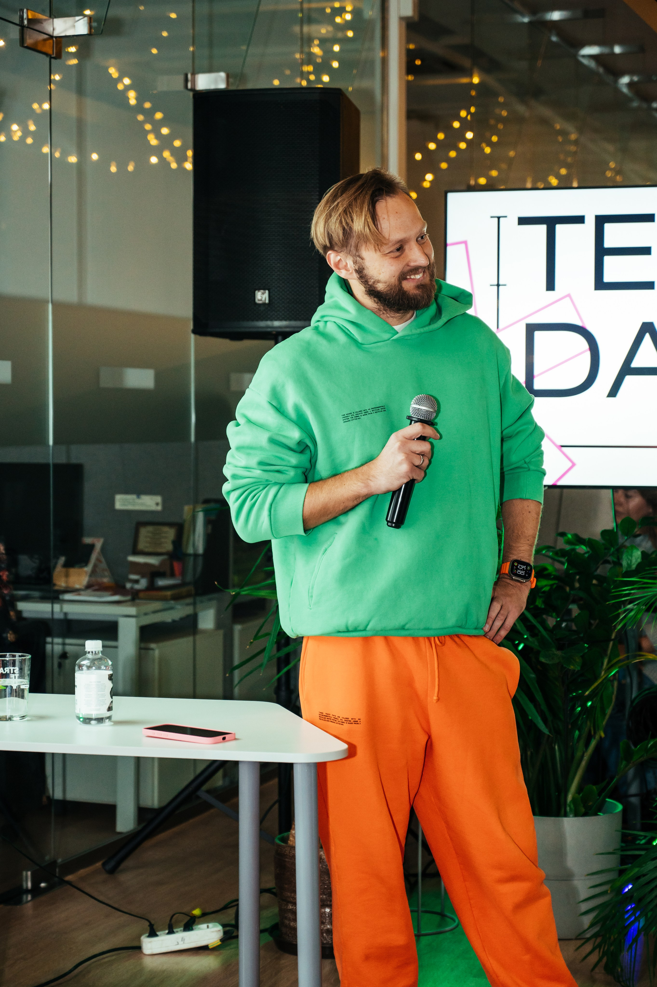 Фотосъёмка корпоратива в офисе в Санкт-Петербурге. Анастасия Петрович фотограф, фотокорреспондент в Москве и Санкт-Петербурге. Фотосъёмка репортажа, мероприятия, корпоративная съёмка, контент