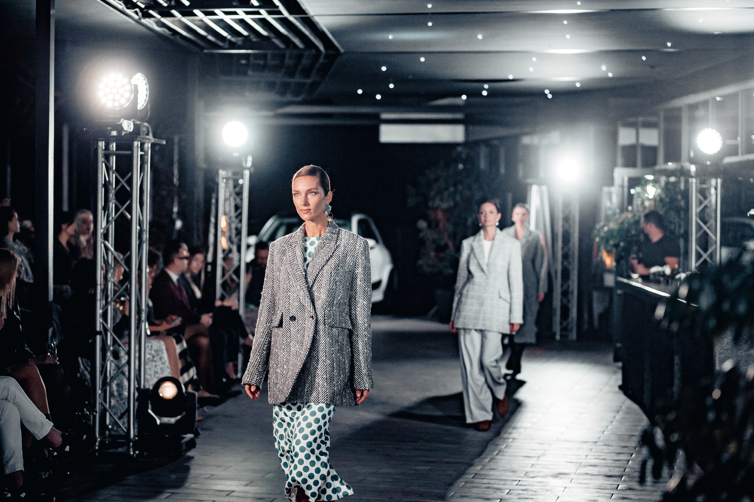 Закрытый показ дизайнера Ansel в рамках осеннего сезона…. RetroChic Фото