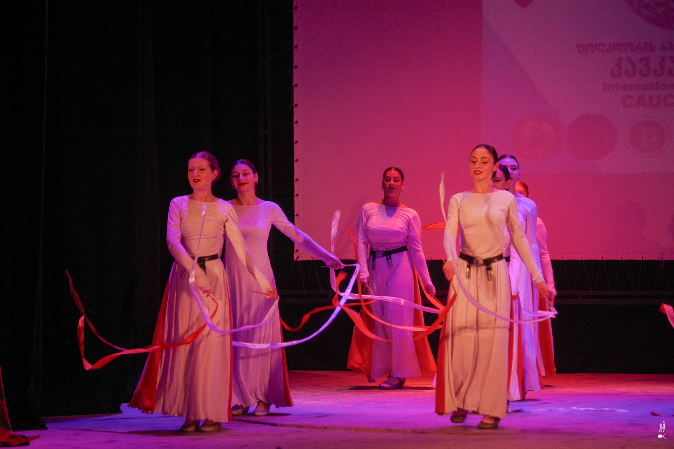 Танцы в прекрасном Они. Портретный фотограф Денис Милютин