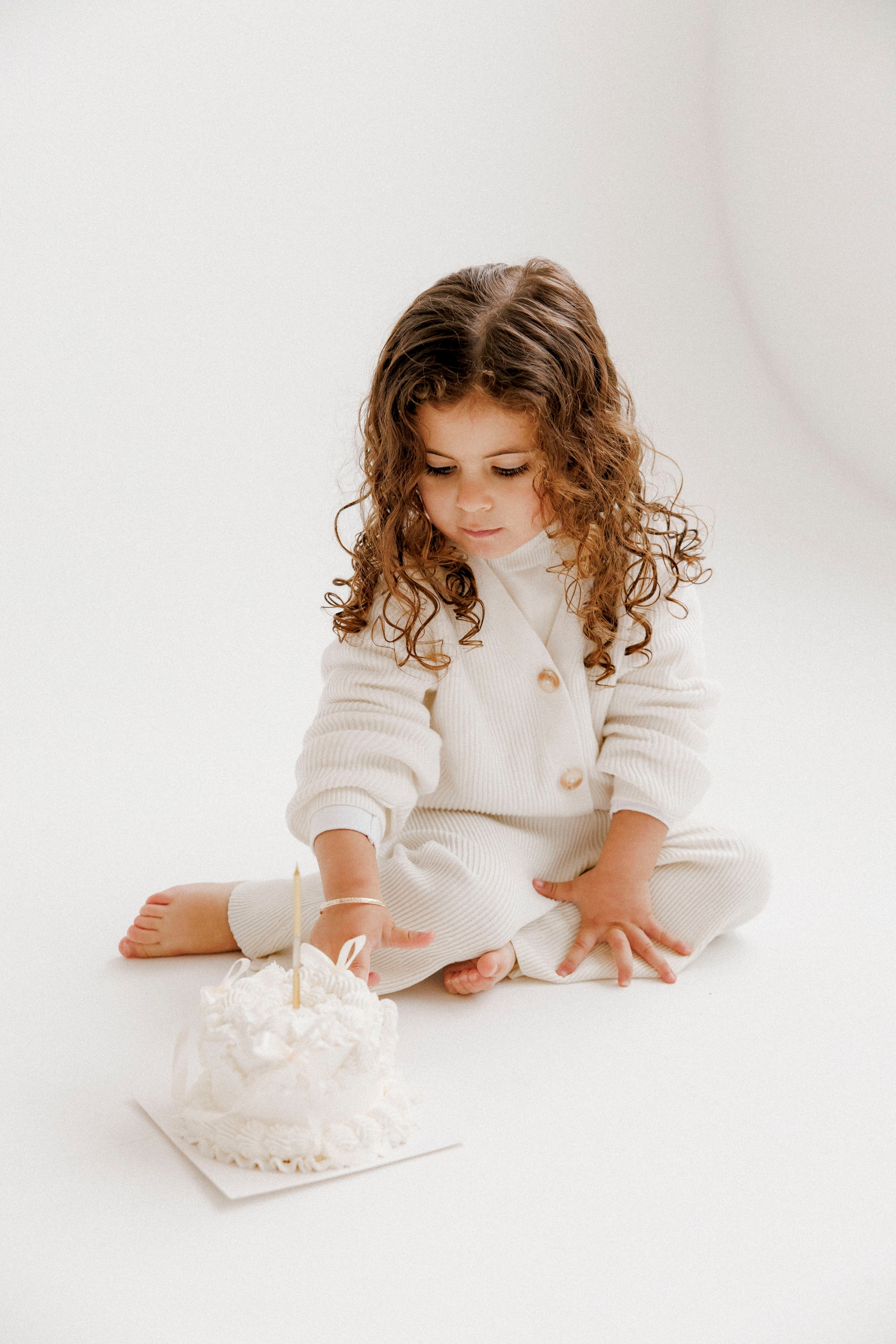Family photoshoot in White Studio. Wedding and family photographer