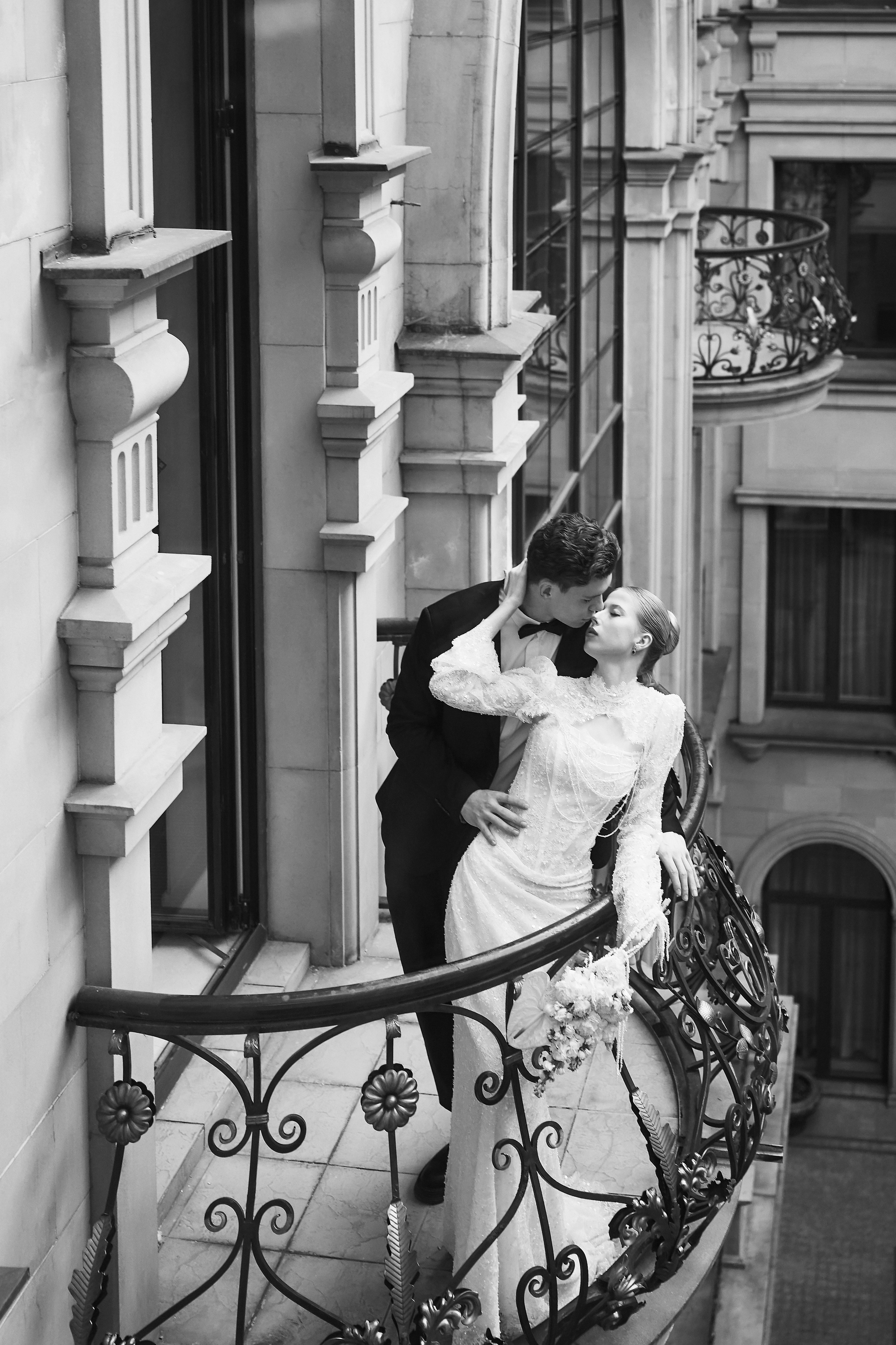 Вадим и Алина. Сборы в отеле St Regis. Свадебный фотограф в Москве и Подмосковье