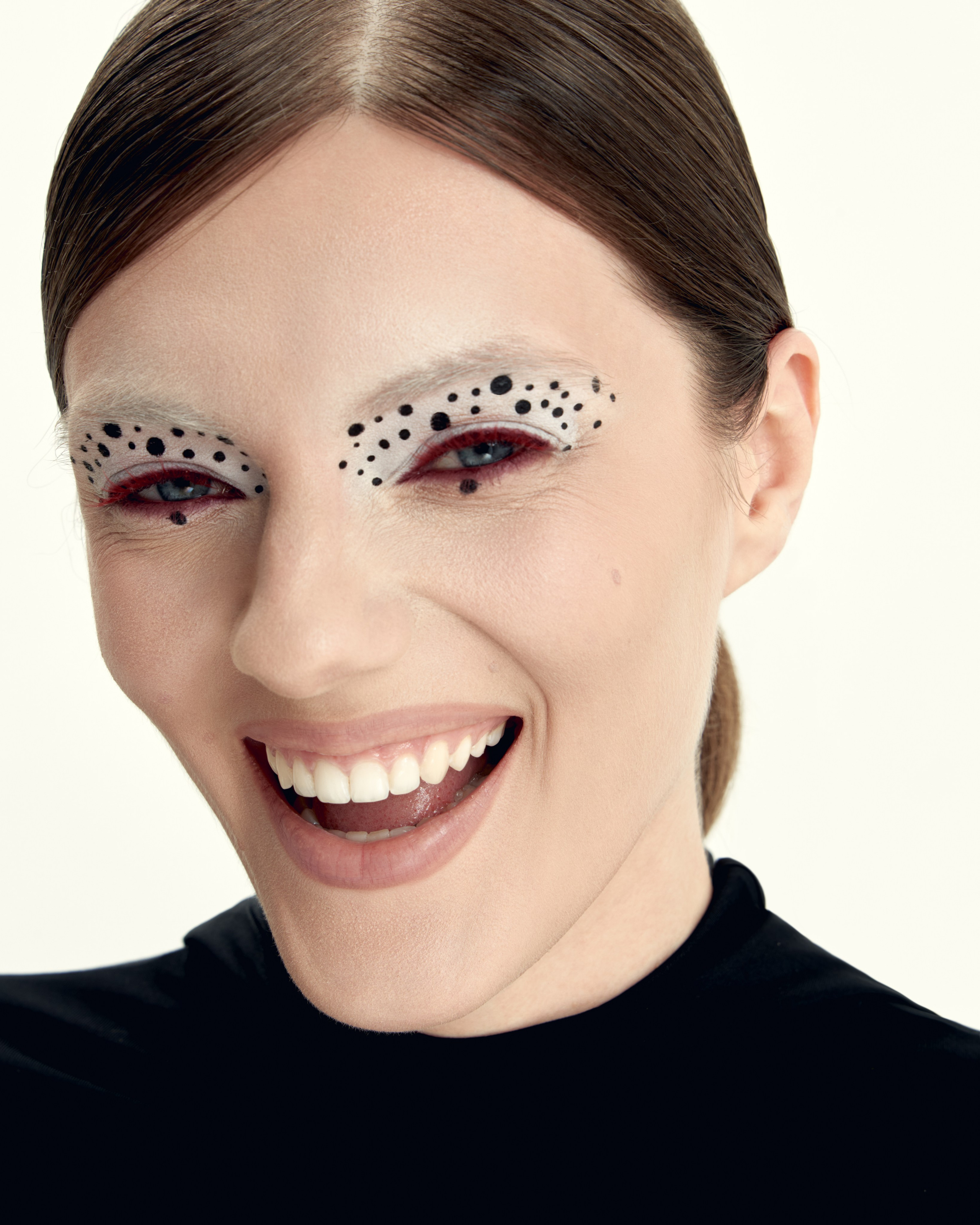 BEAUTY. Фотограф для брендов из Санкт-Петербурга Элина Каспаравичюс