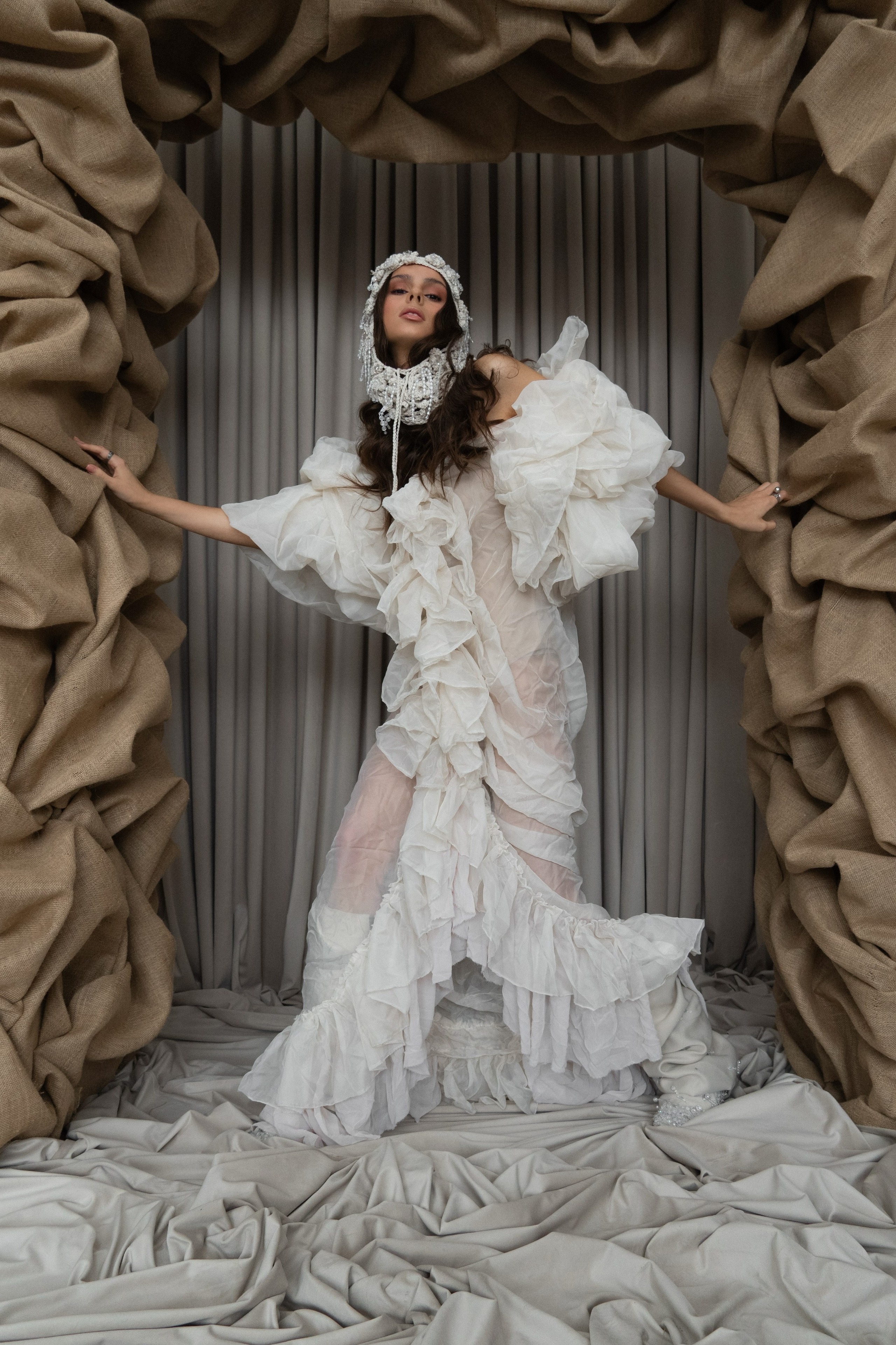 фотопроект в платье с декорацией