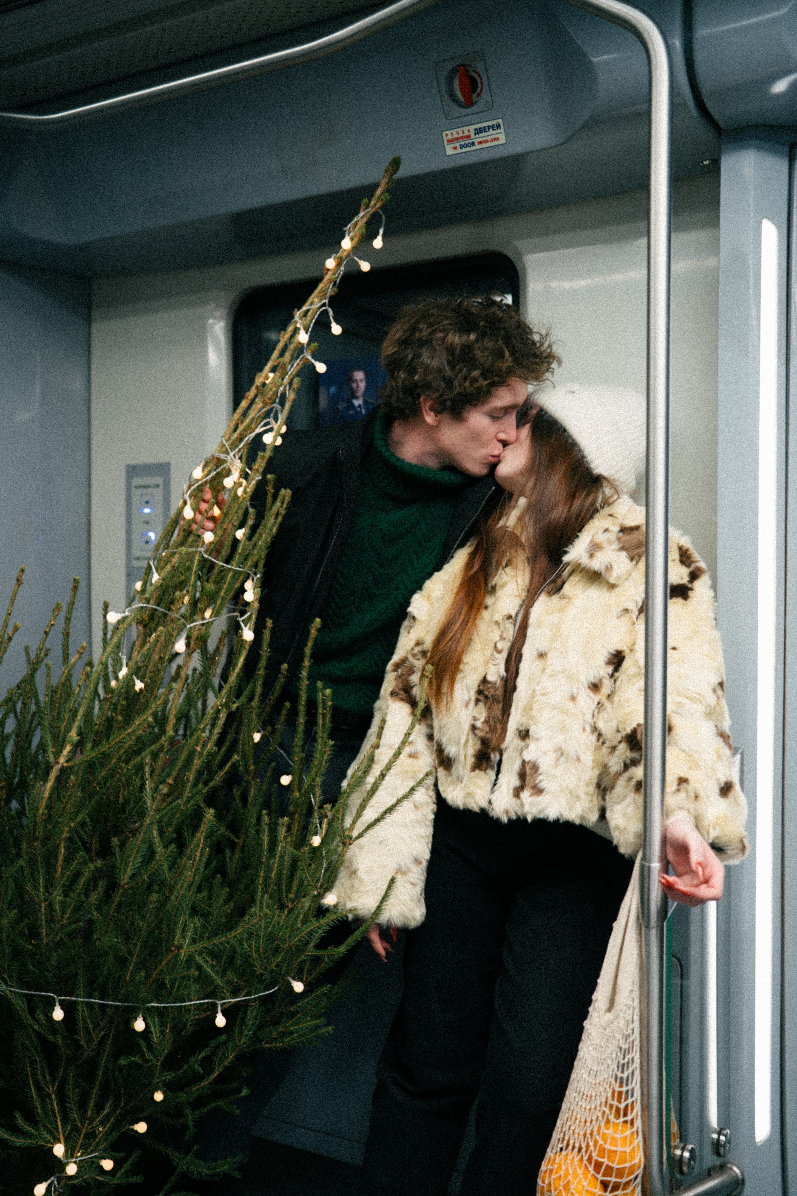 НОВОГОДНЯЯ ПРОГУЛКА ПАРЫ ПО ЧЕРНЫШЕВСКОЙ ПЕРЕД НОВЫМ ГОДОМ. Профессиональный фотограф, Санкт-Петербург — Виктория Богомолова