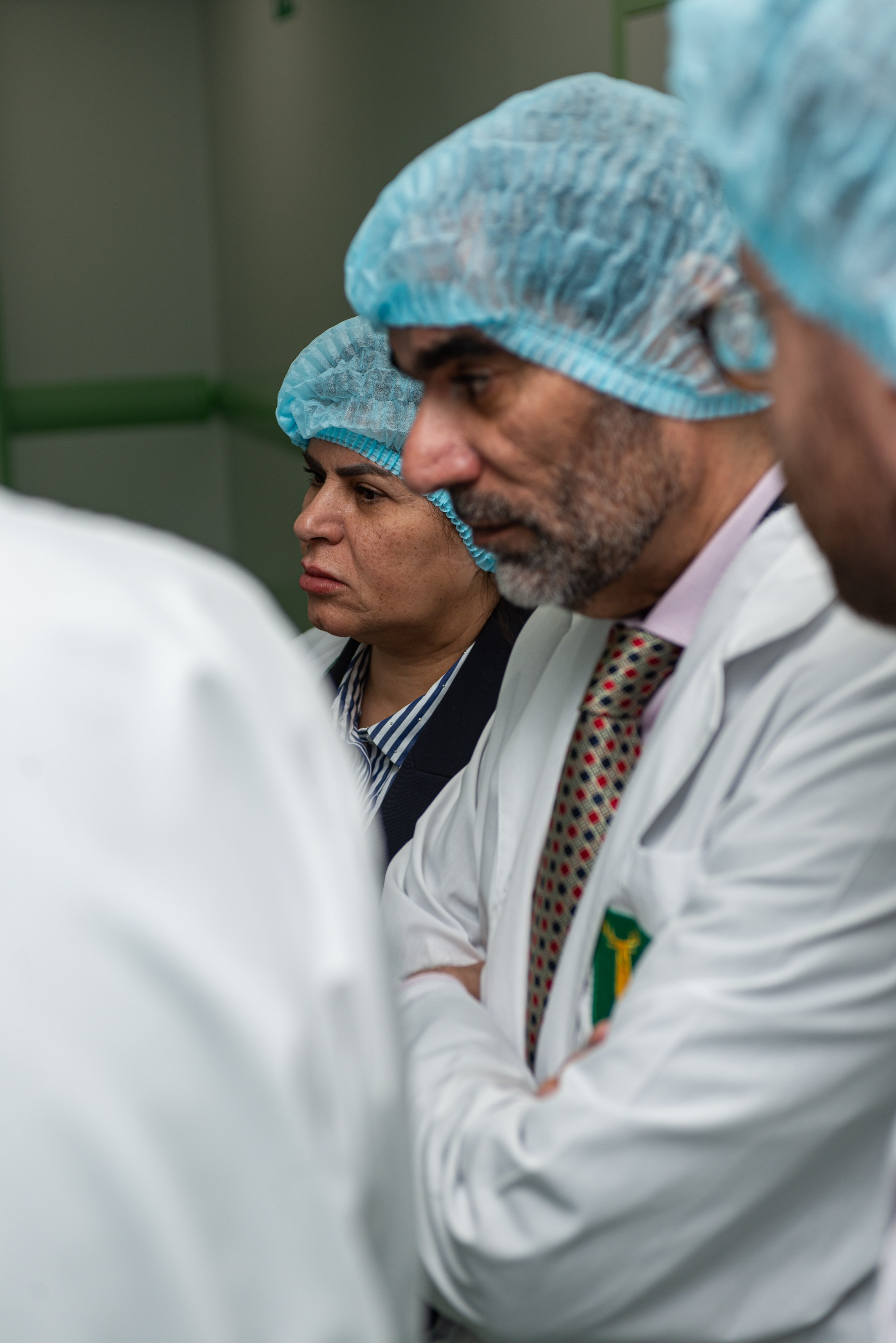 Репортажная съёмка делегации из Катара на производстве Эндофарм. Репортажный и персональный фотограф в Москве