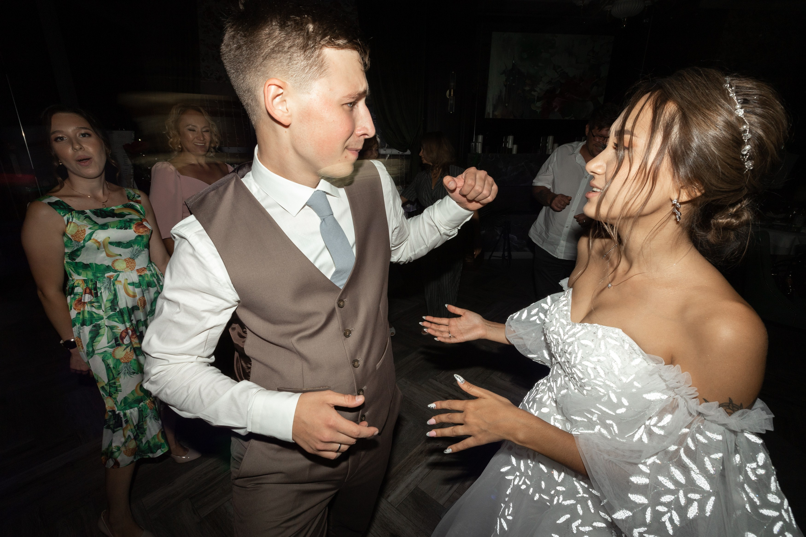 Свадебный фотограф Уфа — Руслан ГабдлисламовЖивые эмоции, красивые кадры, воспоминания на всю жизнь.Работаю по всей Республике Башкортоста. Свадебный фотограф Уфа Руслан Габдлисламов