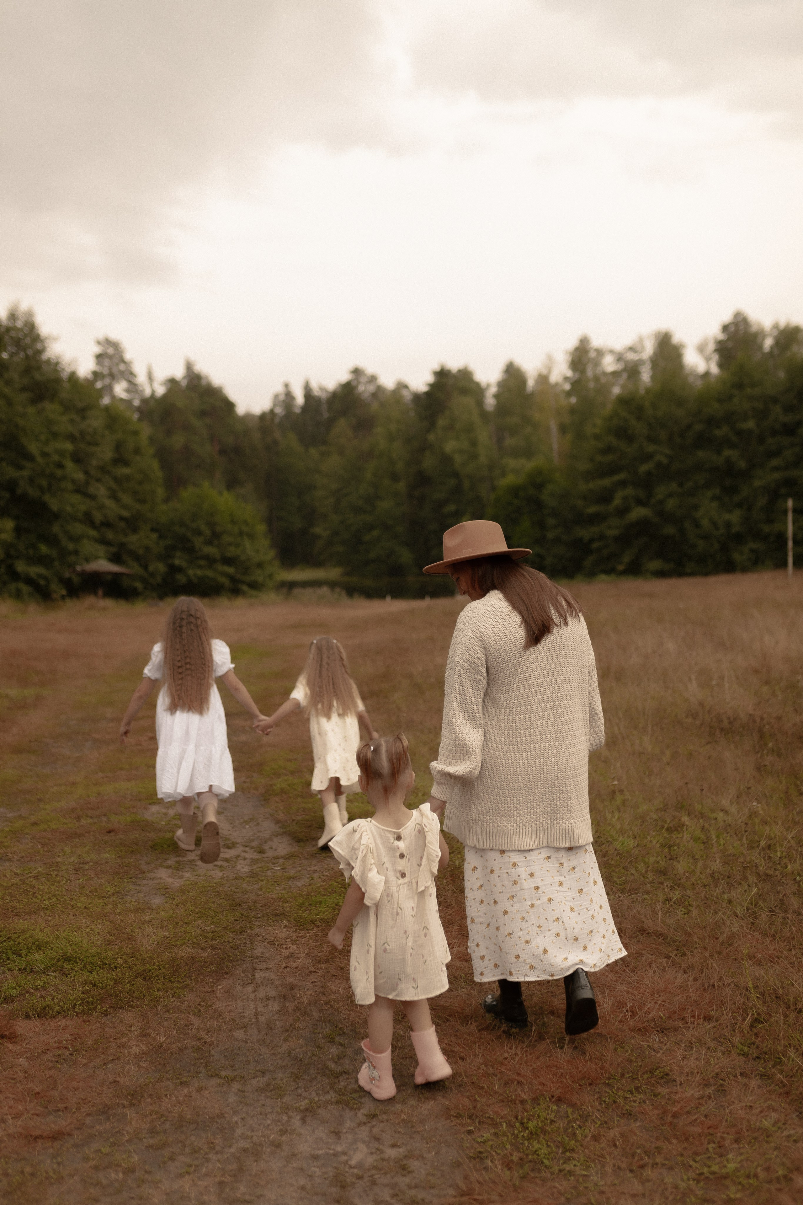 Мама Алина, Маша, Дина и Анечка. Фотограф Татьяна Семенова