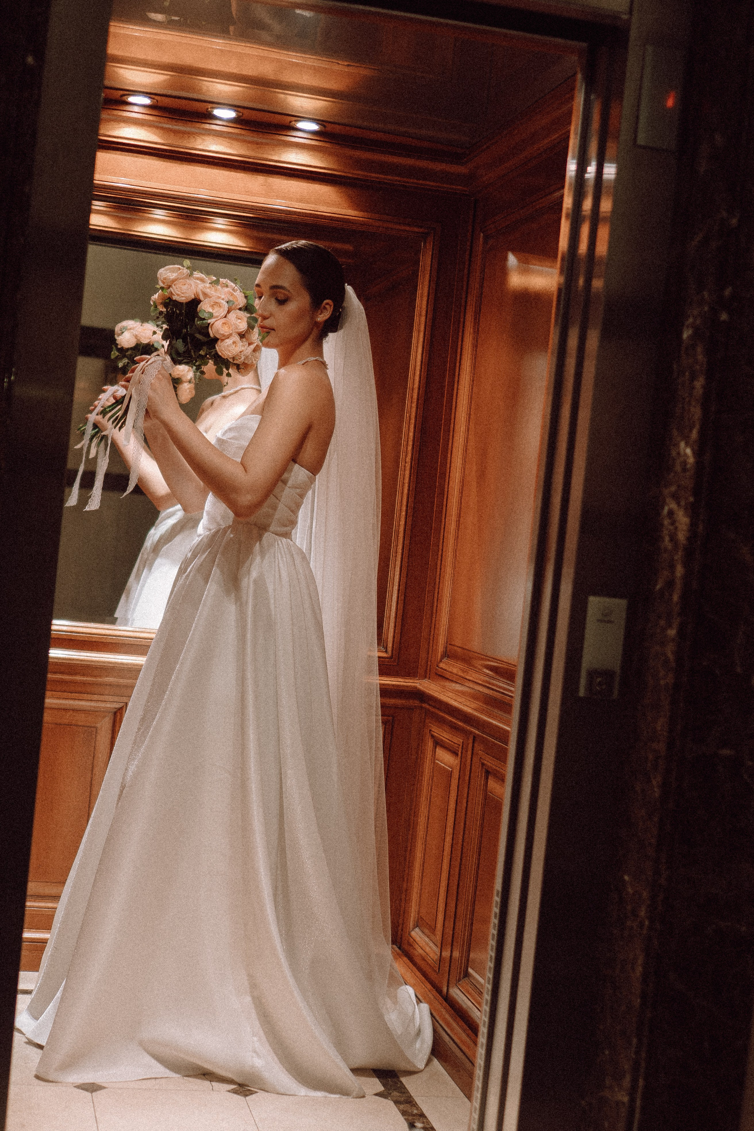 СВАДЕБНАЯ ПРОГУЛКА В САНТК-ПЕТЕРБУРГЕ (ИСАКИЕВСКИЙ СОБОР, ЗИМНЯЯ КАНАВКА, ЭРМИТАЖ И БОЛЬШАЯ МОРСКАЯ УЛИЦА). Профессиональный фотограф, Санкт-Петербург — Виктория Богомолова