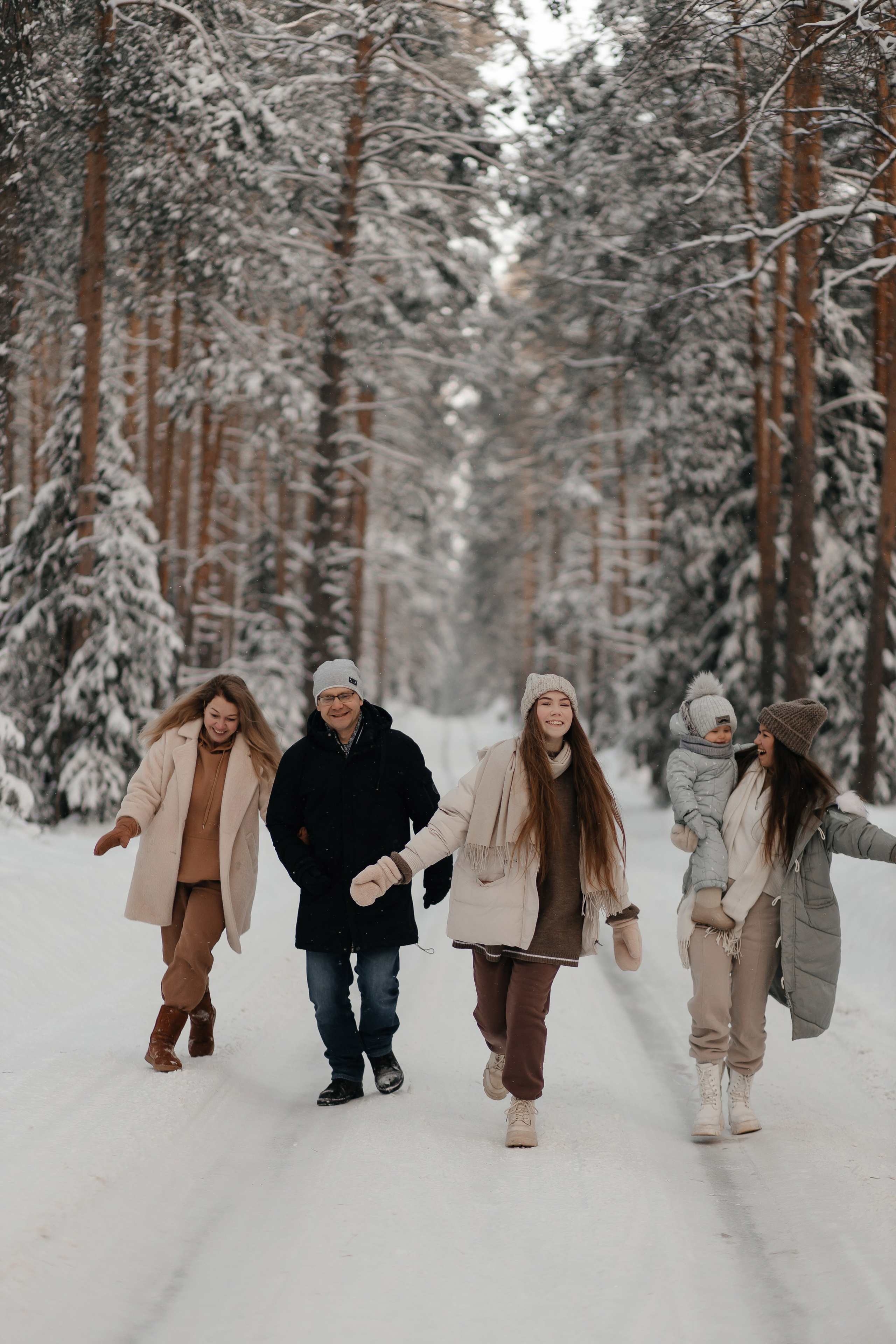 Надя, Оксана, Рудольф, Настя и Савелий. Свадебный фотограф Чайковский