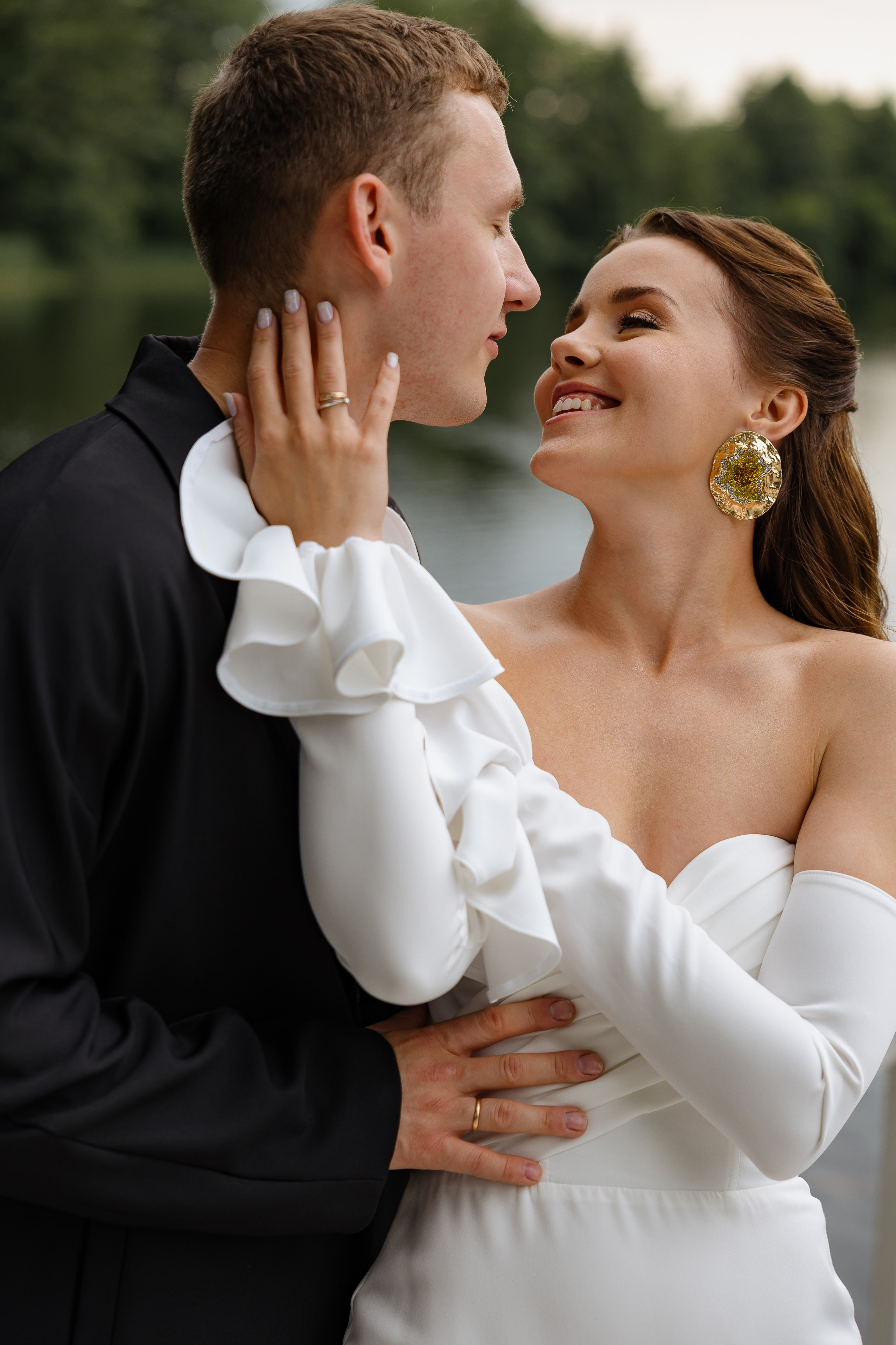 Июньская свадьба на берегу реки. Фотограф Сергей Ртищев в Москве и РФ