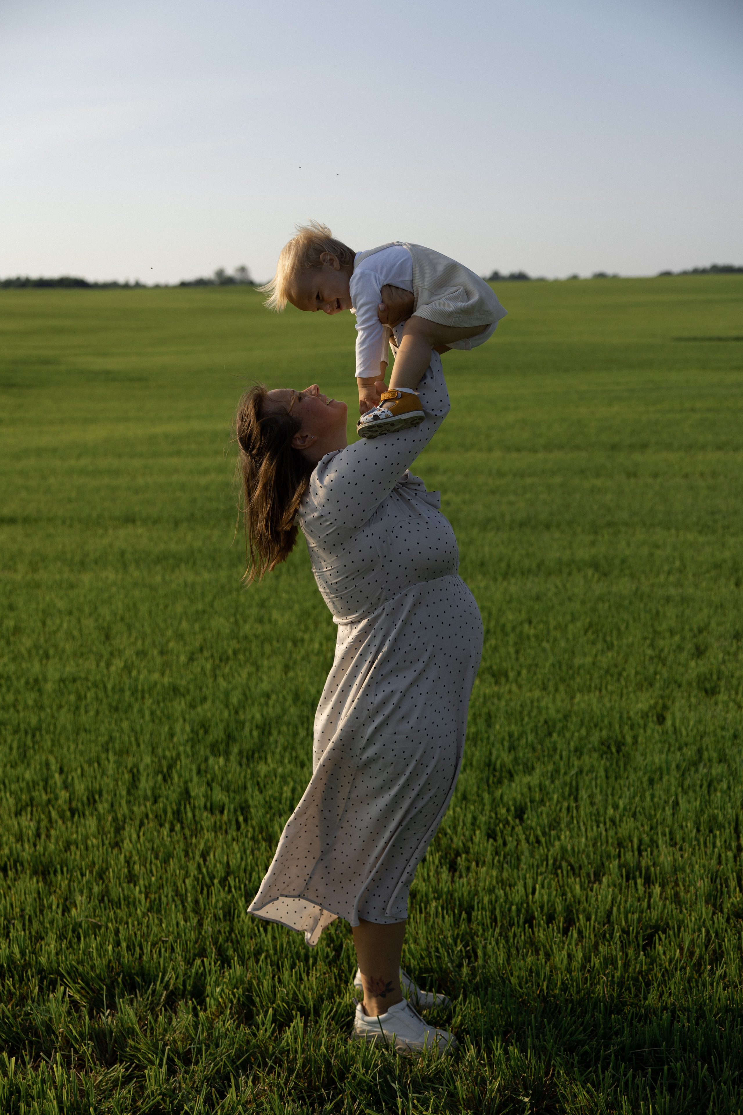 Семейная в поле. Свадебный фотограф в Санкт — Петербурге и Ленинградской о