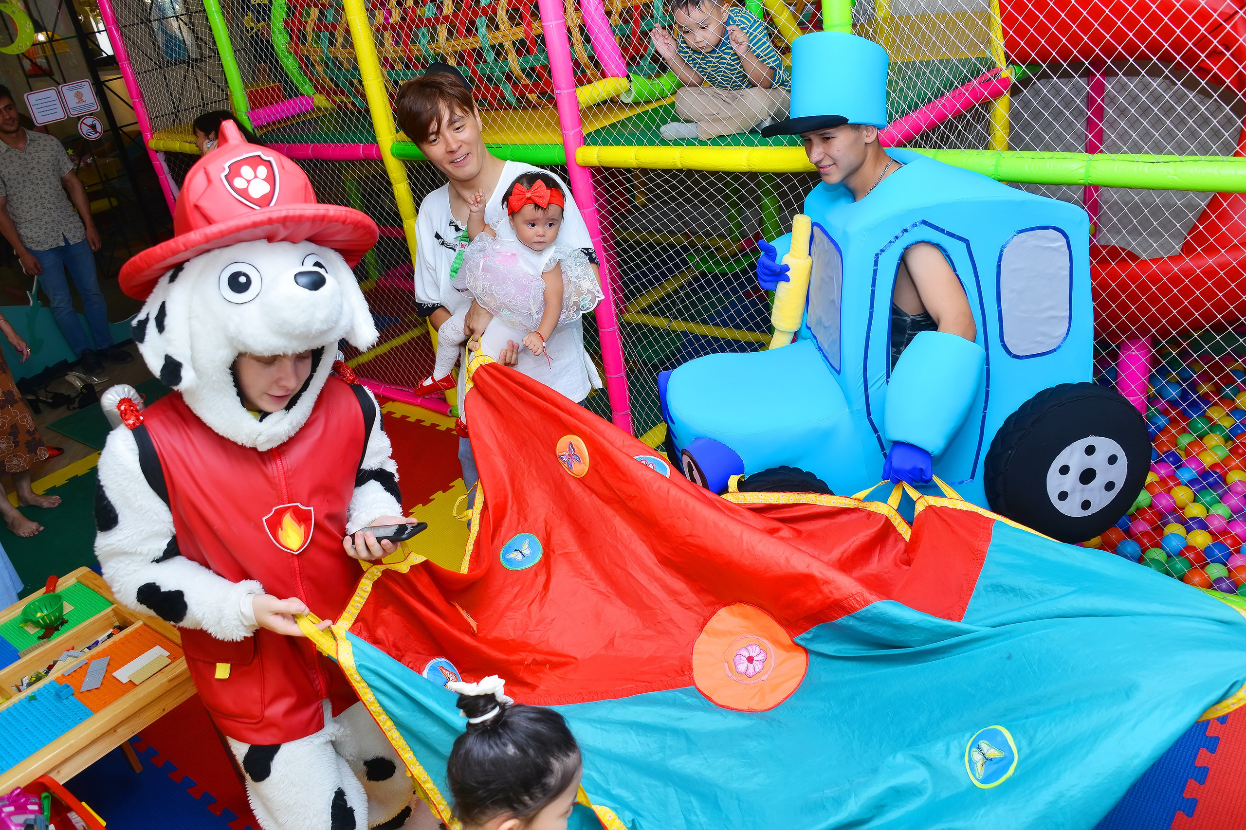 Дети-5 (Адель-1годик). Фотосъёмка. Фотограф Сергей Авдеев-семейный и детский фотограф в Алматы