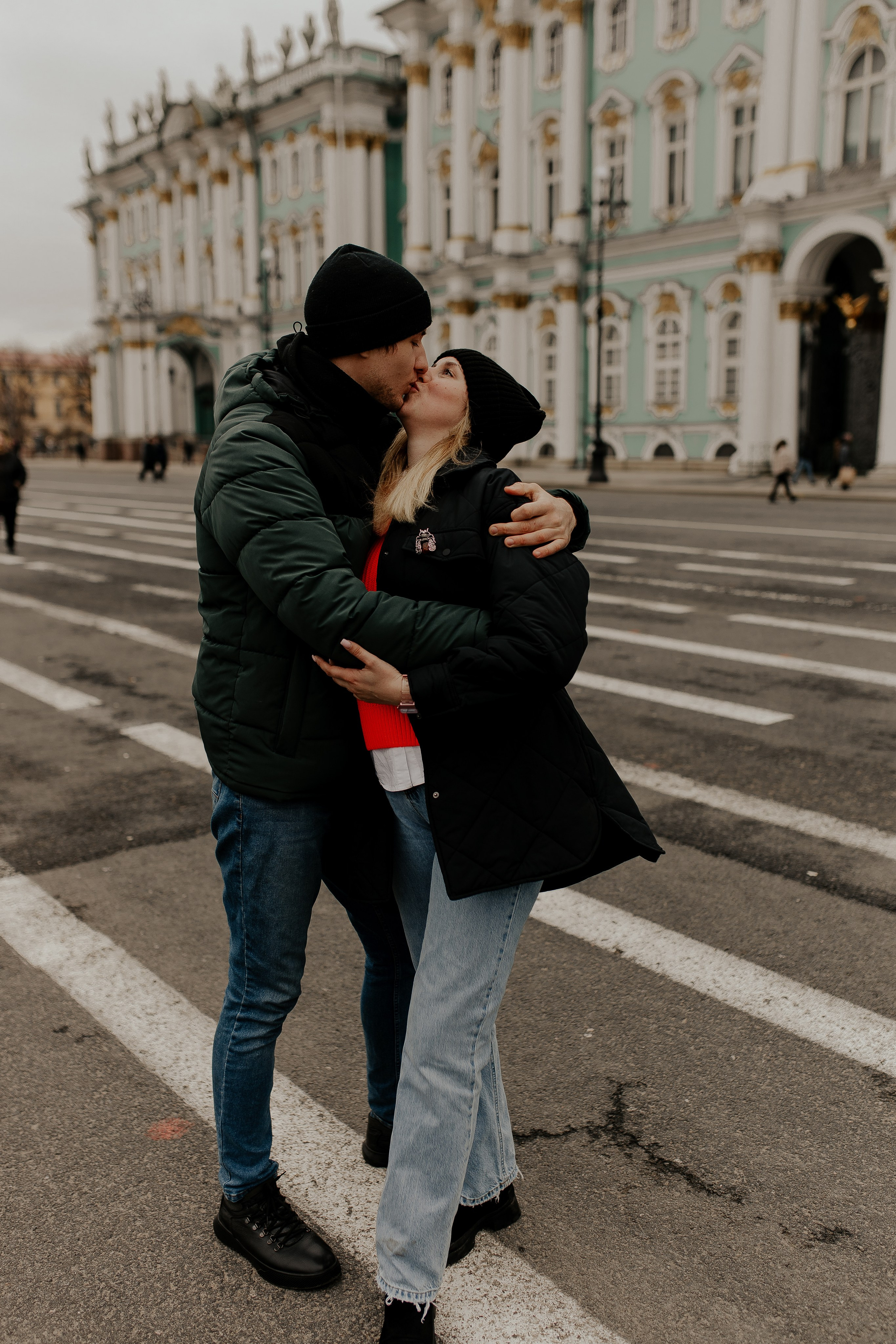 Поцелуй у Эрмитажа. Фотограф в Санкт-Петербурге Лиза Семченкова