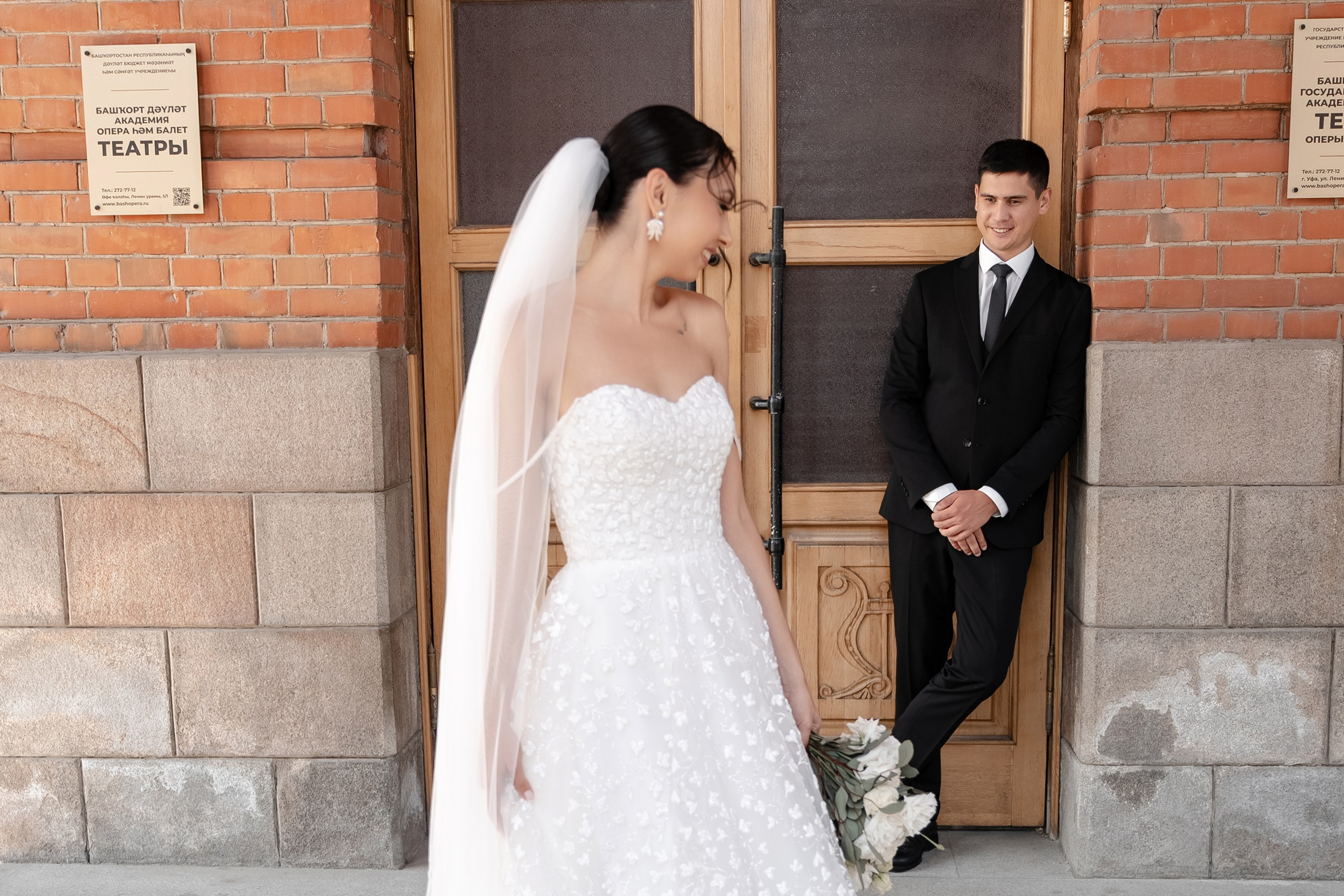 Театр Оперы и Балета. Свадебный фотограф в Уфе Лилия Сова