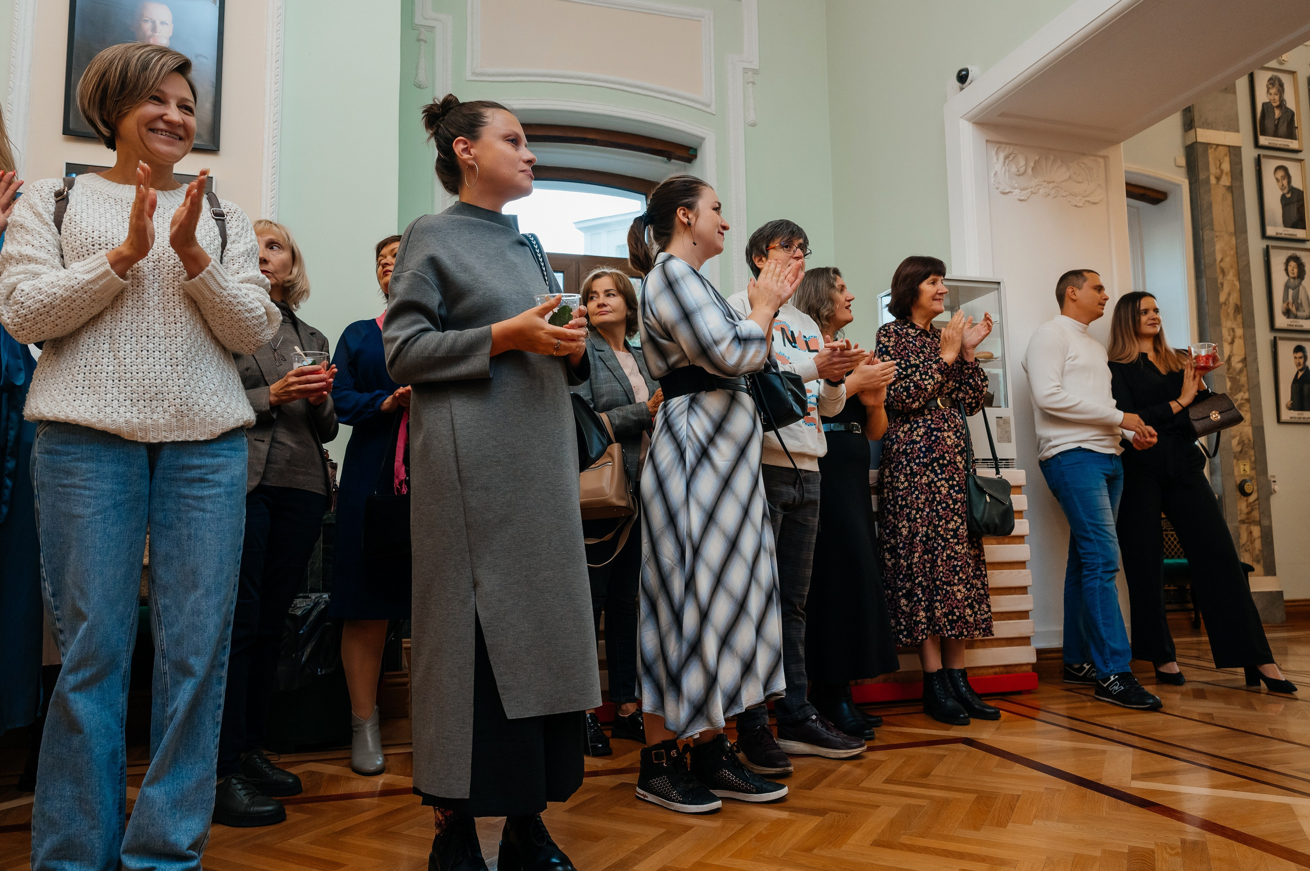 Открытие выставки Кати Васильевой в Молодежном театре. Wedding and family photographer USA