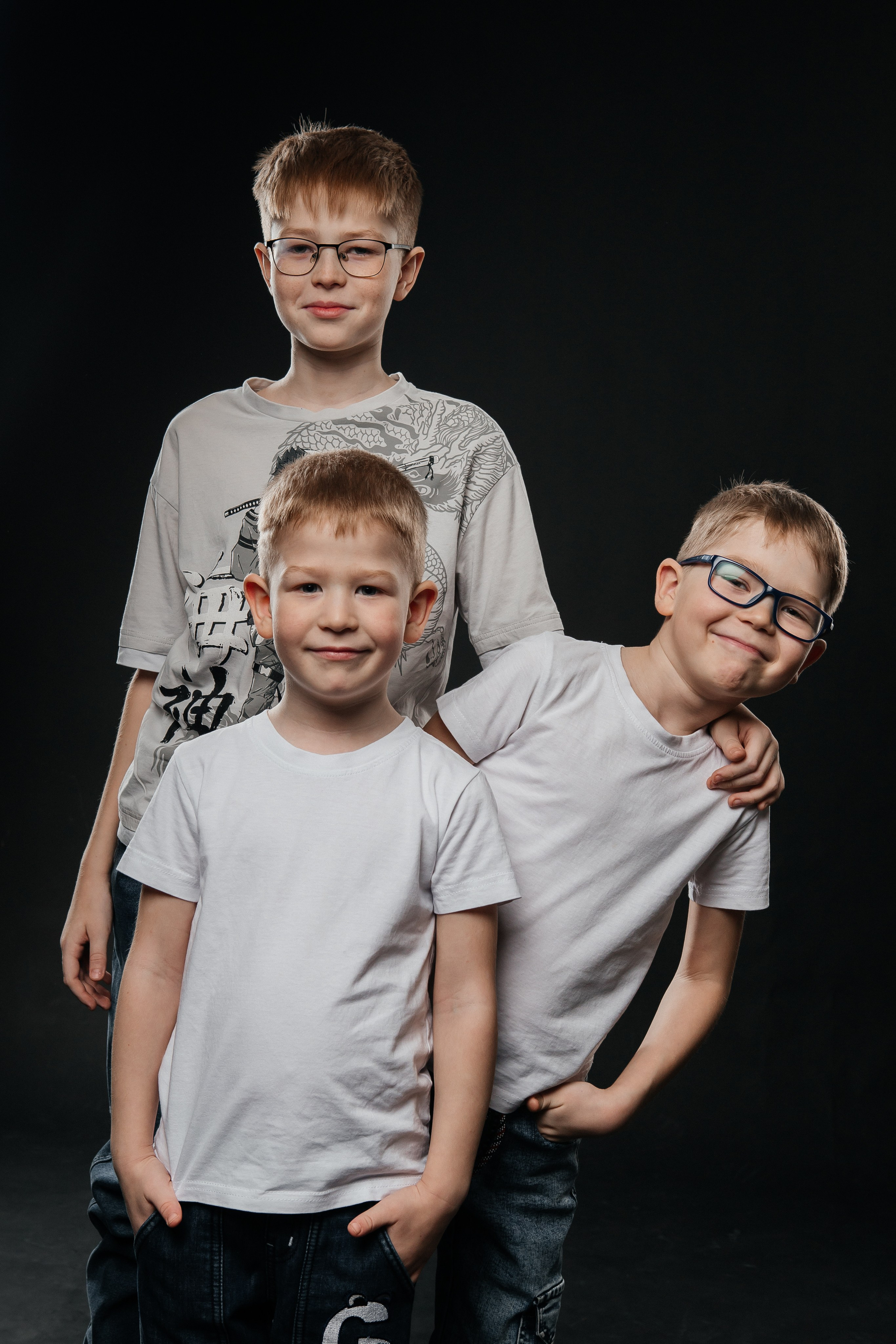 Семья Анны и Дмитрия. Фотограф в Иркутске Анастасия Кись. Студийная фотосессия беременности в тканях Иркутск. Семейная фотосессия, ПОРТРЕТ «ПОКОЛЕНИЕ»