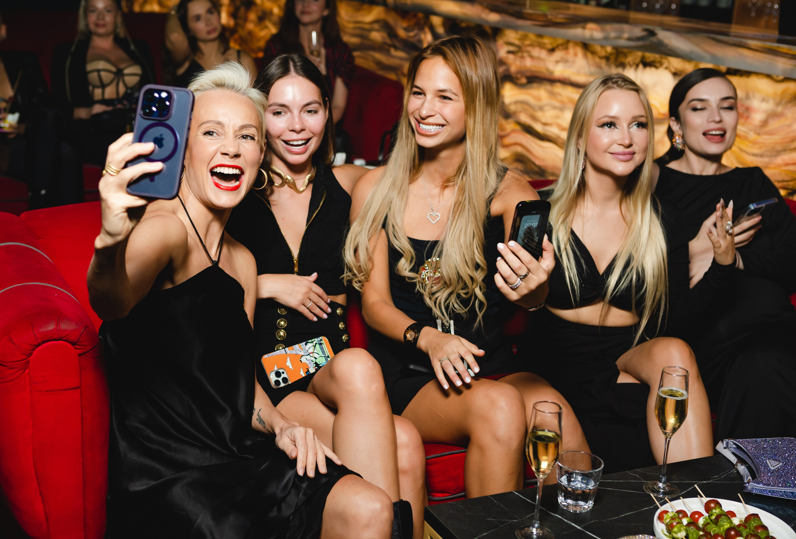 Ивенты и Конференции. Сайт с красивыми фотографиями и людьми