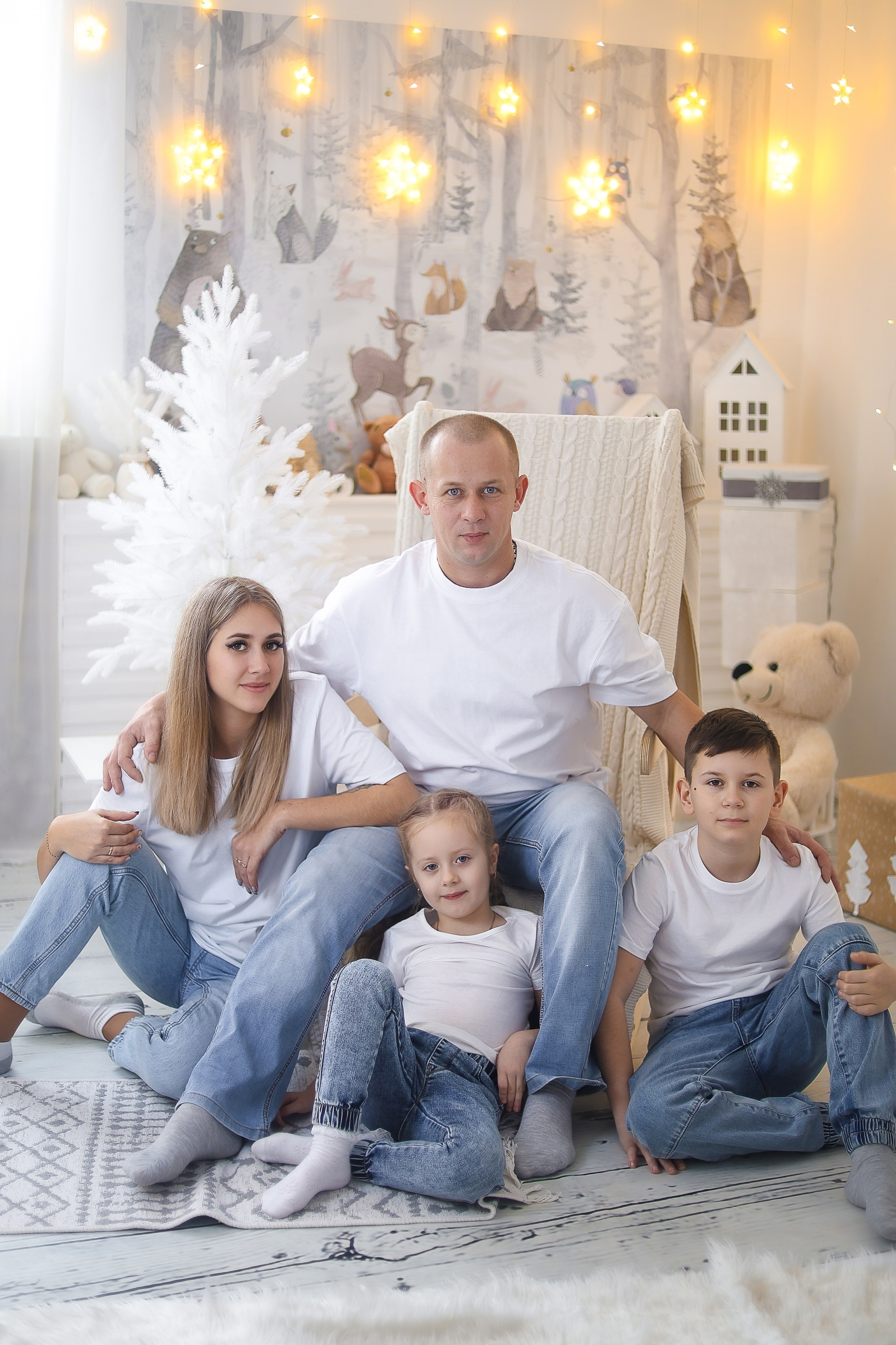 Семейные фотосессии студийные; новогодние, тематические, домашние и тд. Выпускные альбомы для школ и Детских садов в Барнауле /Выпускные/Свадебные/Детские/Семейные и др. виды съёмок /Фотограф Вера Валейко