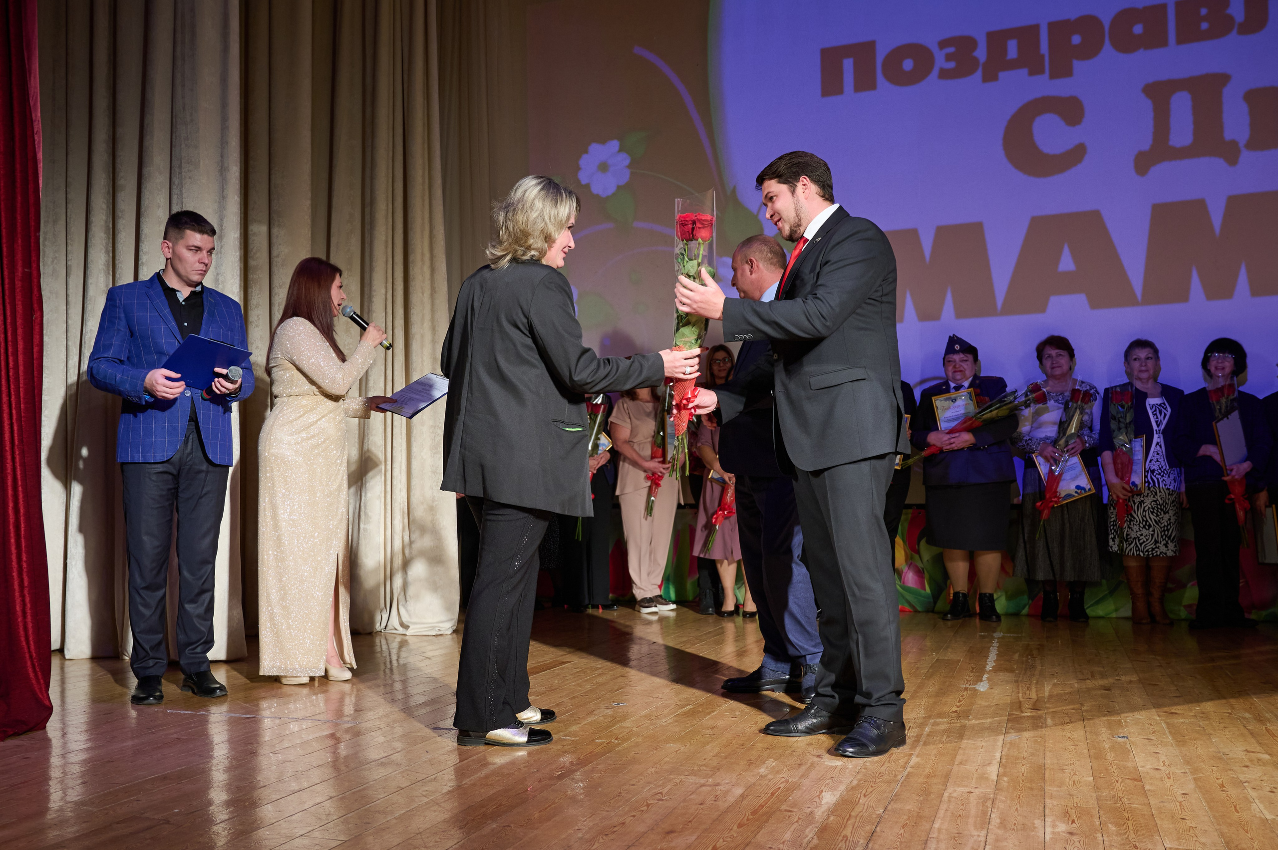 День матери. Кабардинка. Жизнь курорта Кабардинка в фотографиях