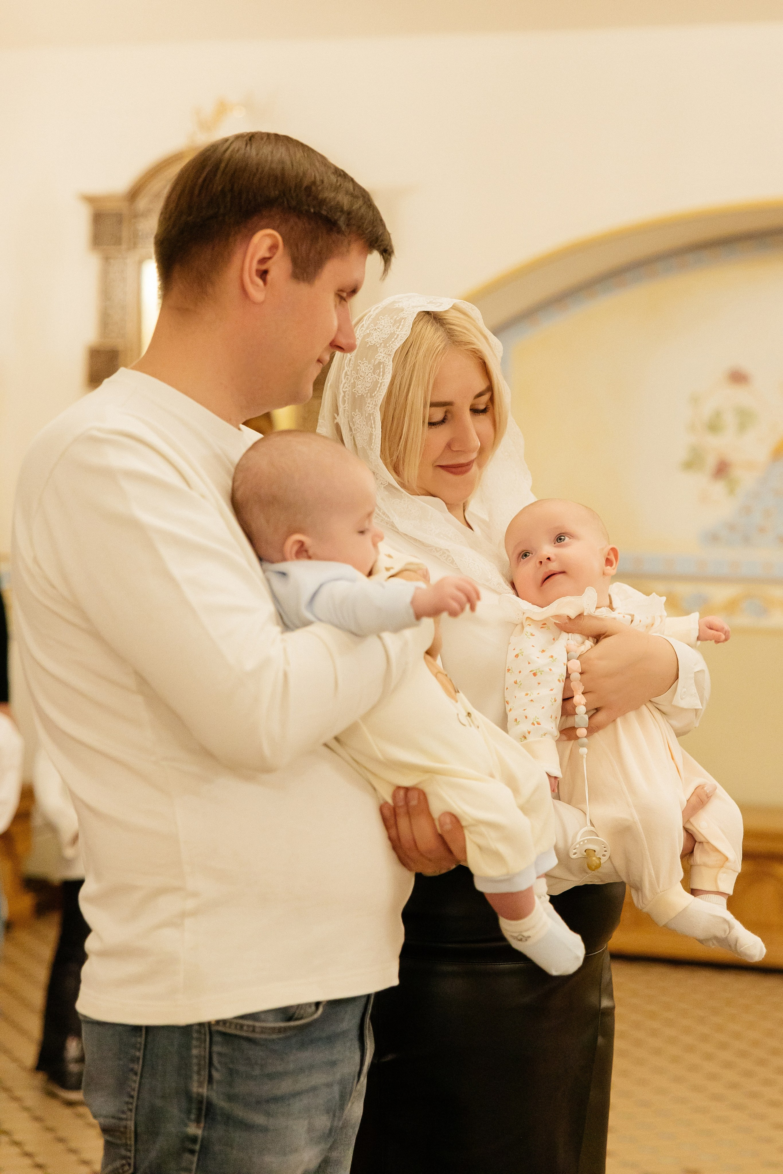 Таинство Крещения Александры и Алисы. Храм Покрова Пресвятой Богородицы. Семейный фотограф в Рязани и Рязанской области