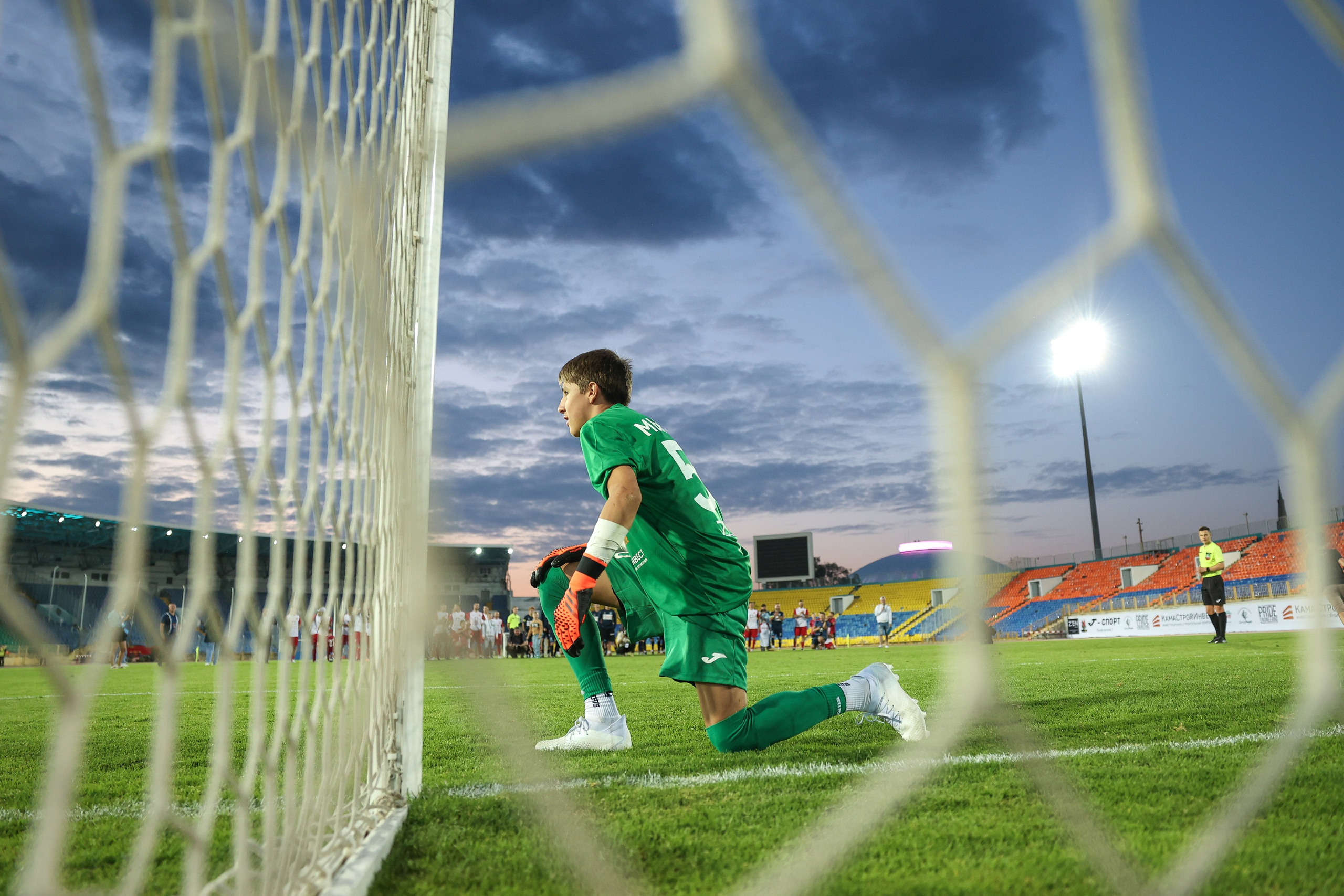 Благотворительный футбольный матч Друзья Бурмистрова vs ФК Fight Nights. Спортивный репортажный фотограф Казань Нафис Сиразетдинов