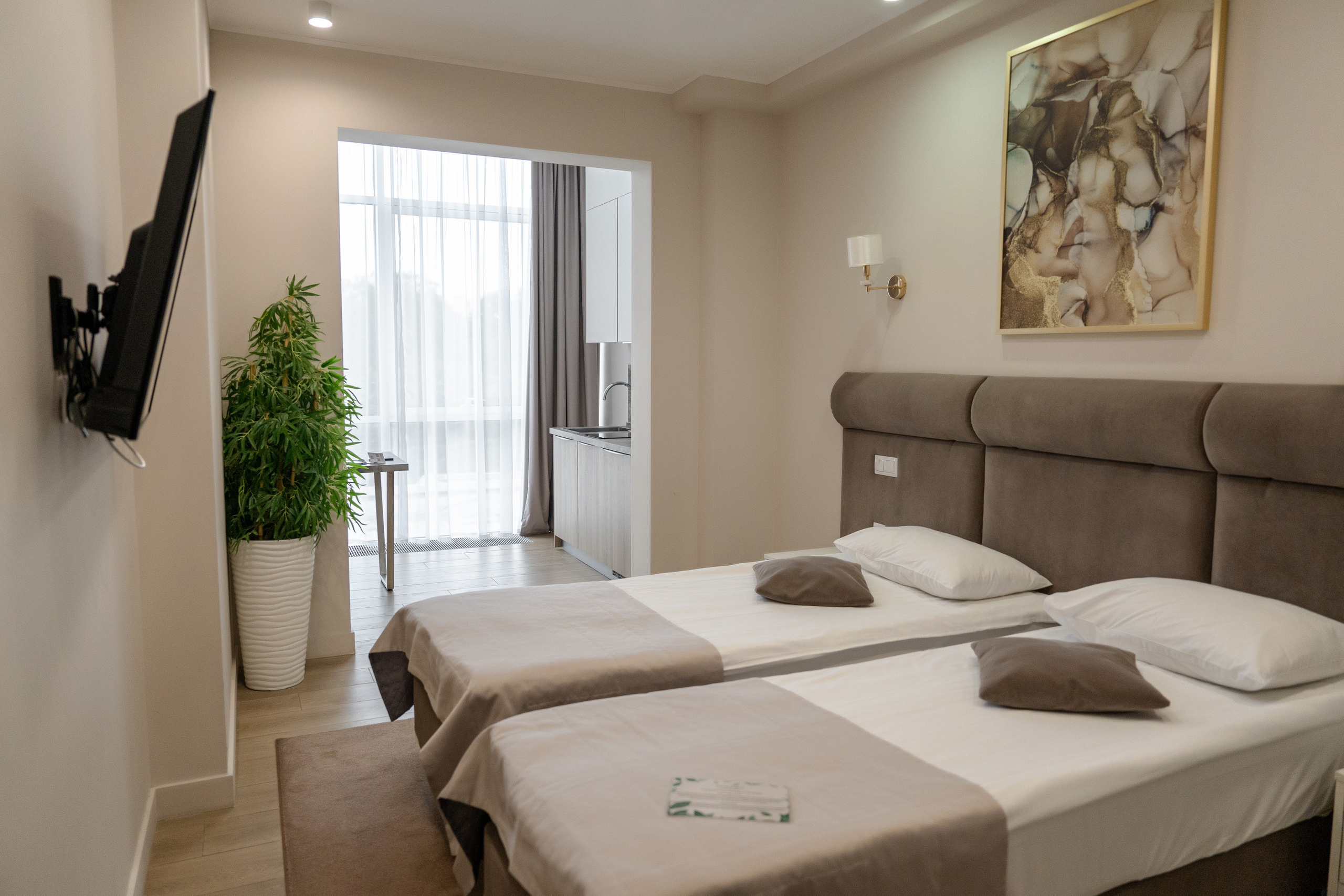 Mirror 4*. Фотограф и видеограф Елена Хмелевская