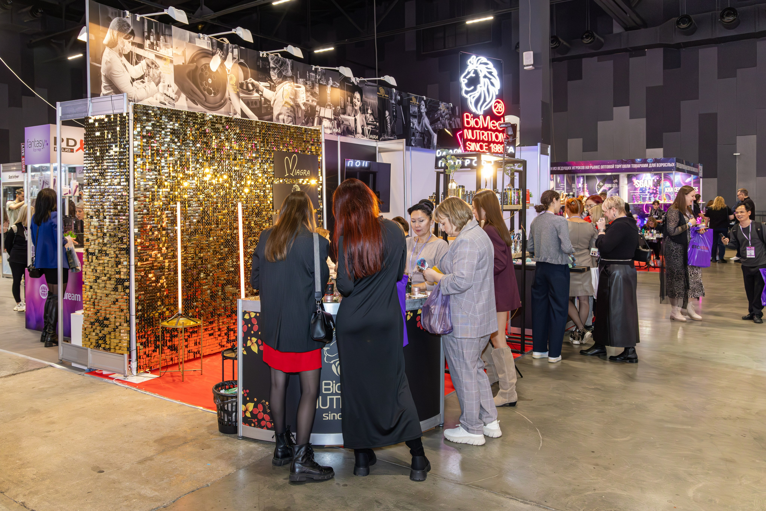 Стенд BioMed Nutrition на выставке EroExpo 2024 (Обзорный ролик-интервью + фото). Фотограф Андрей Зикеев, фотостудия AzArt Studio в Москве