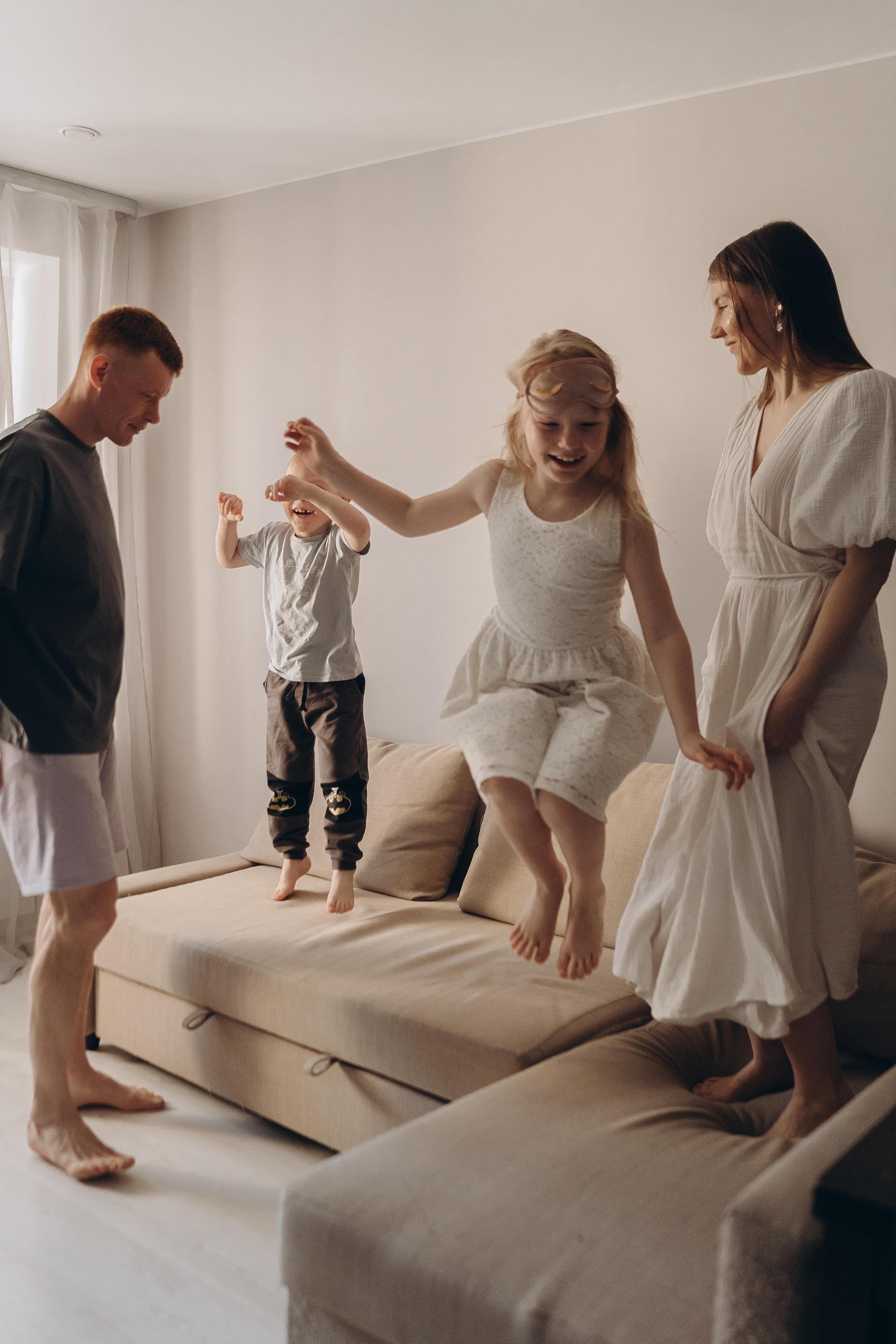 Домашняя: Дилара, Владимир, Дина и Родион. Семейный и домашний фотограф в Уфе Ирина Гарасюта