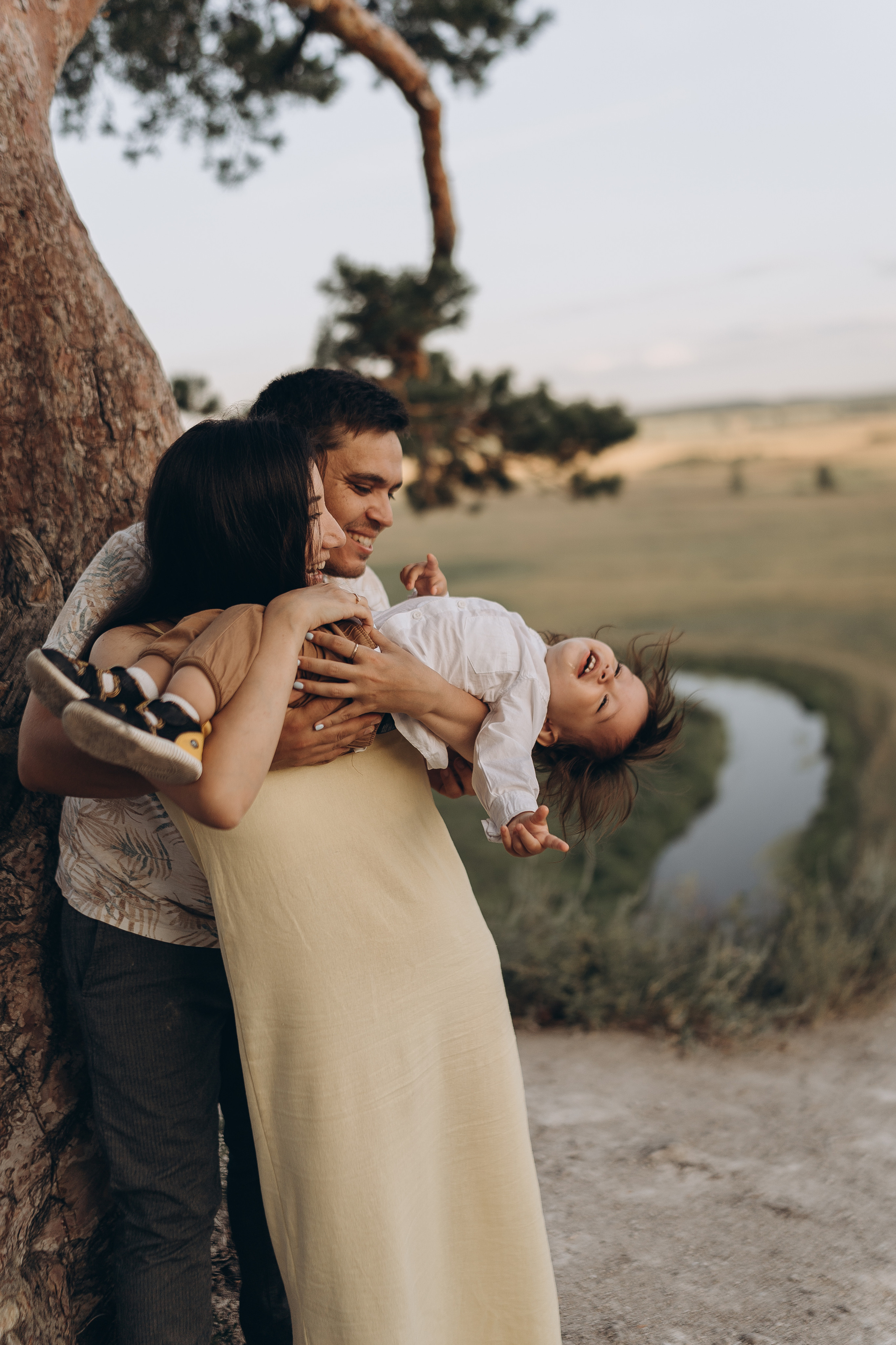 Голубое озеро: Энже, Марсель и Таир