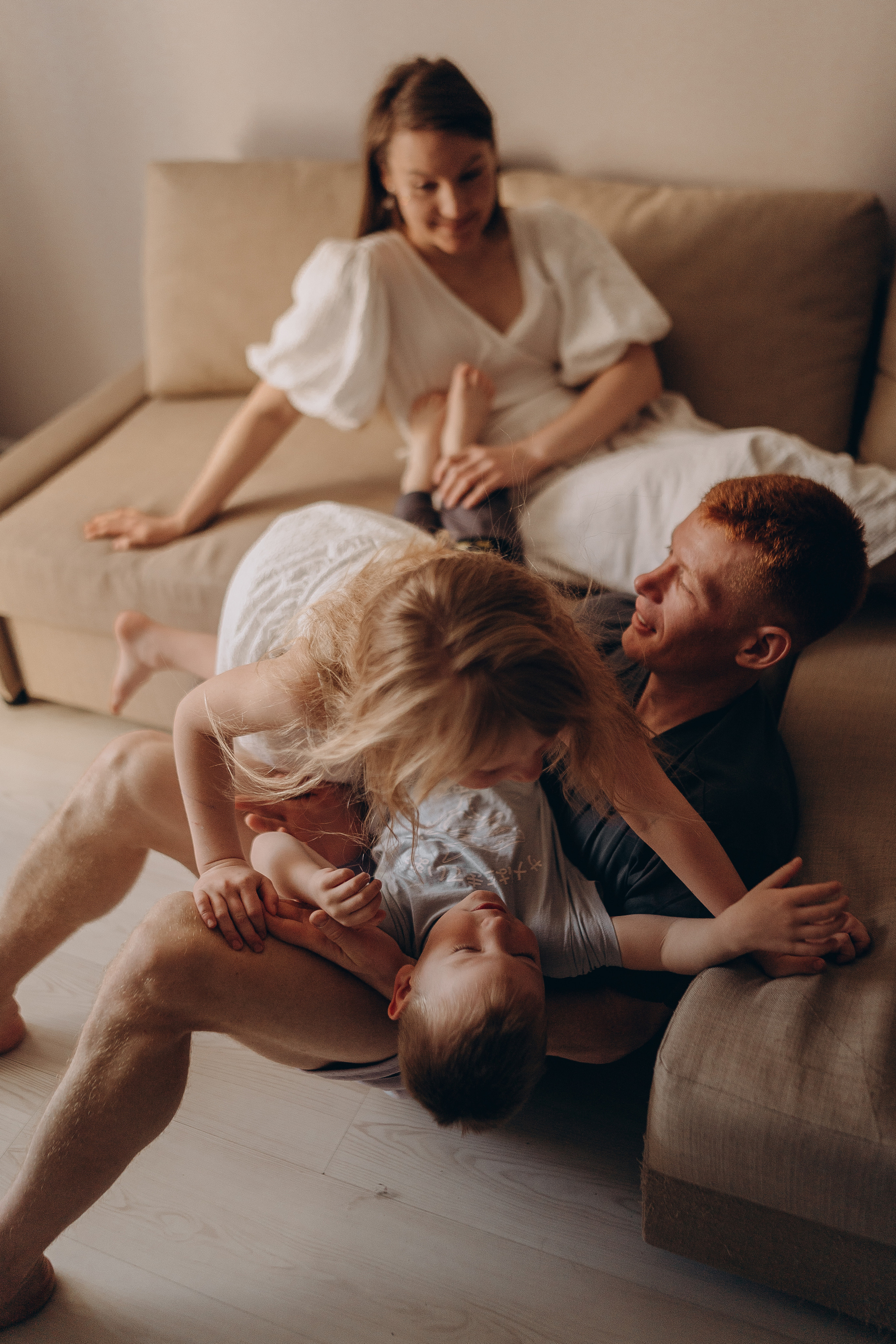 Домашняя: Дилара, Владимир, Дина и Родион. Семейный и домашний фотограф в Уфе Ирина Гарасюта