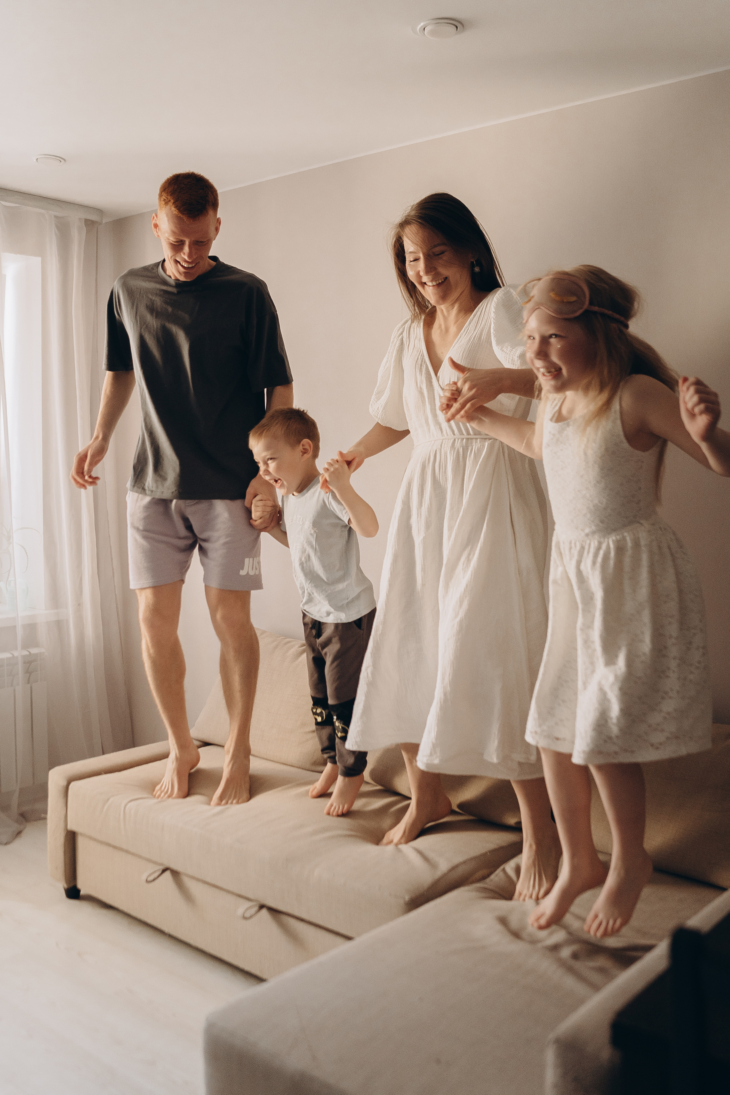 Домашняя: Дилара, Владимир, Дина и Родион. Семейный и домашний фотограф в Уфе Ирина Гарасюта