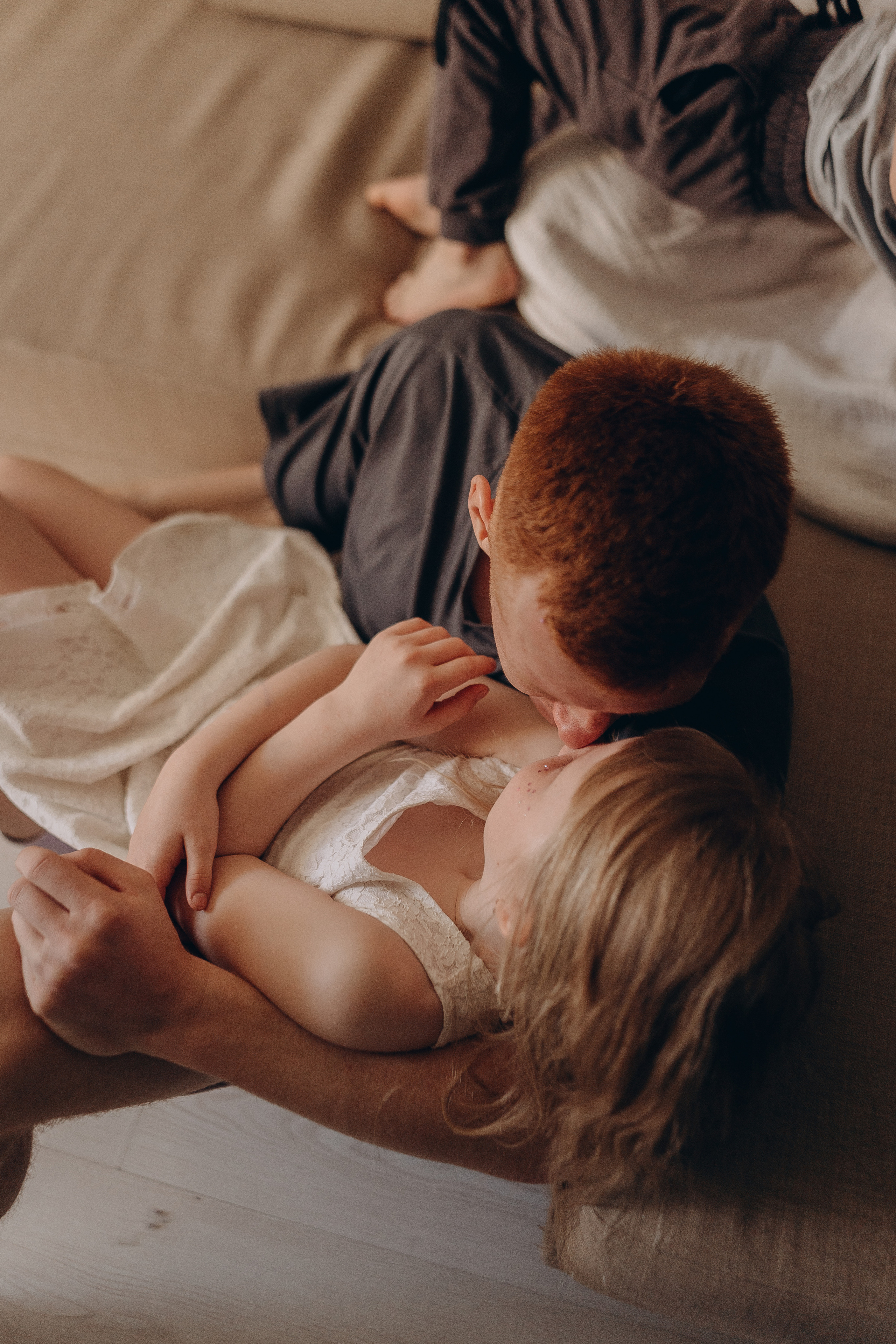 Домашняя: Дилара, Владимир, Дина и Родион. Семейный и домашний фотограф в Уфе Ирина Гарасюта