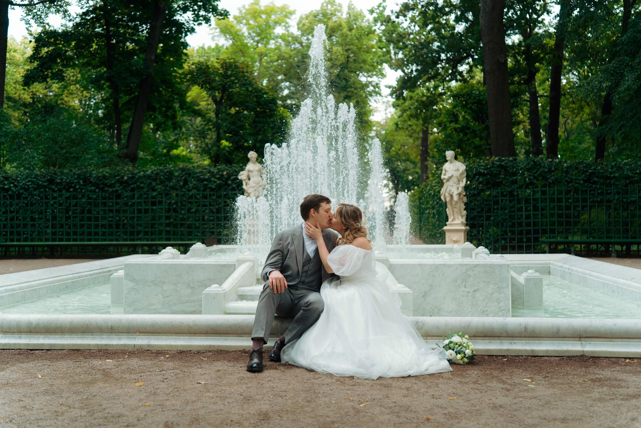 Мария и Алексей у фонтана в Летнем саду