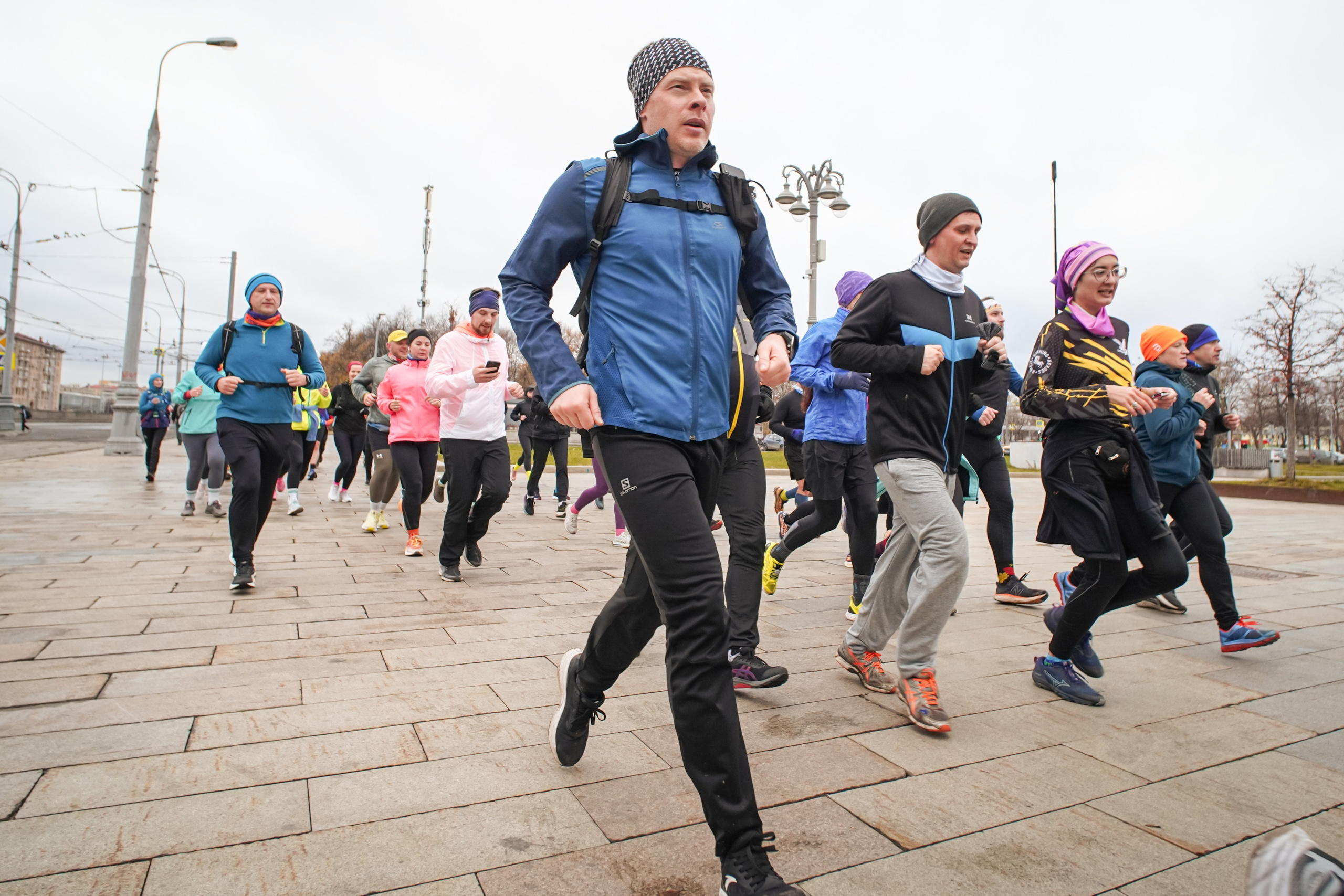 #марафонудома #яuzarun 2024 2-я петля, группа 6:30. Роман Капилюшов. Бег. Фото. Видео. г. Люберцы