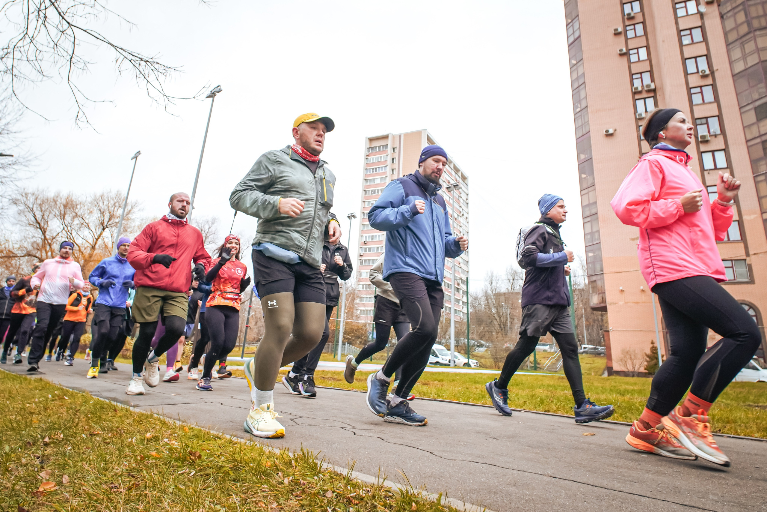 #марафонудома #яuzarun 2024 2-я петля, группа 6:30. Роман Капилюшов. Бег. Фото. Видео. г. Люберцы