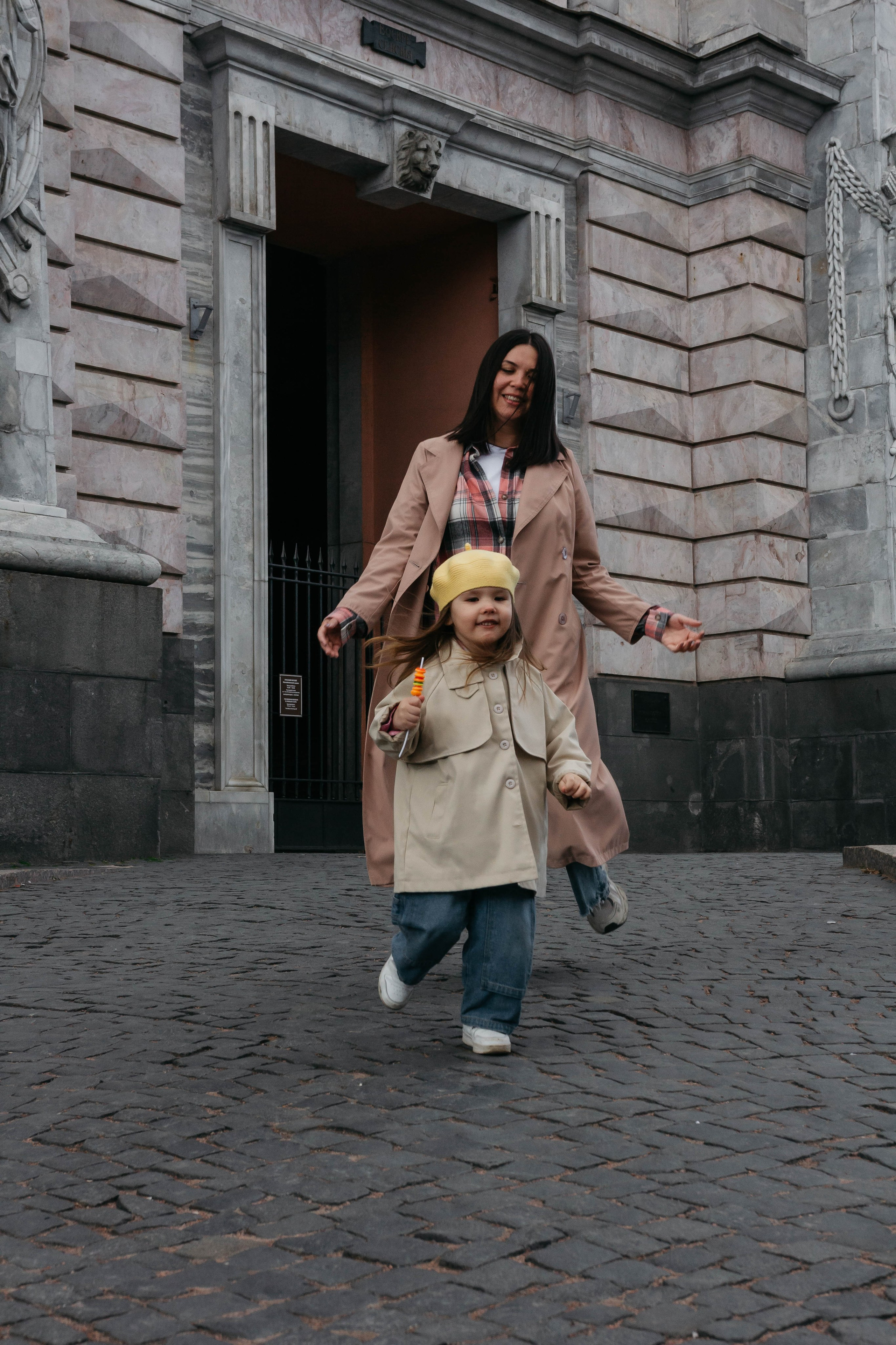 мама с дочкой фотосессия гуляют