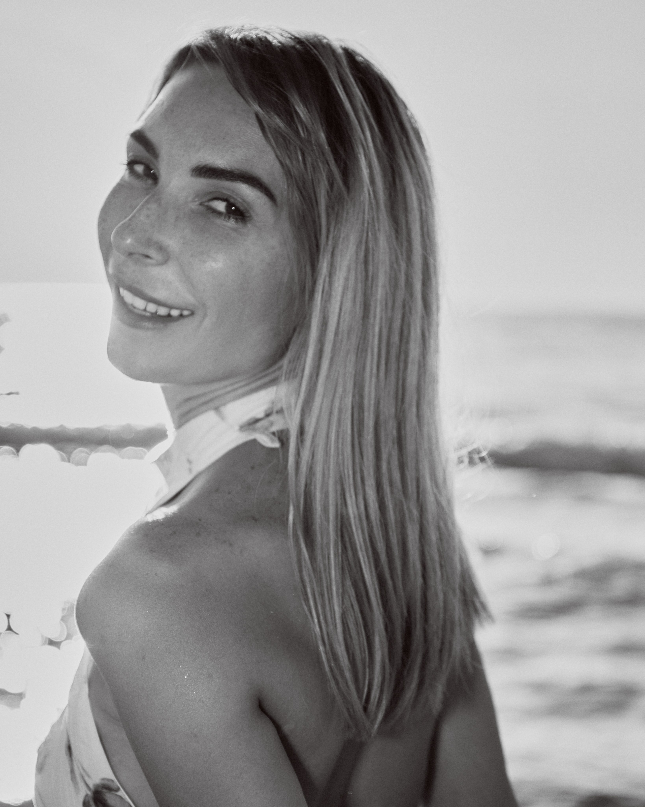 Стильная женская фотосессия портретный фотограф у моря в Зеленоградске Куршская коса Светлогорск Янтарный