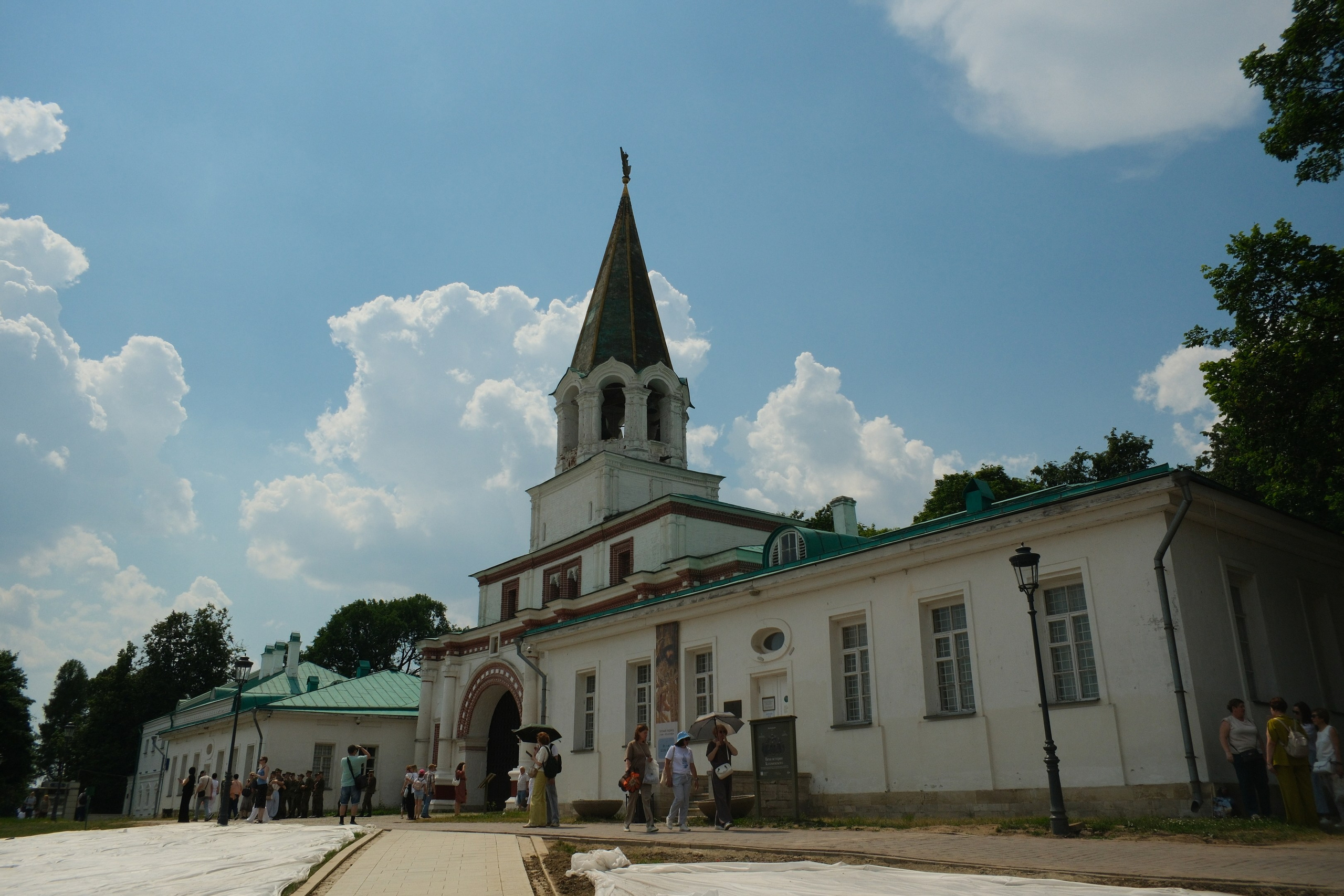 Улица, люди, жизнь…