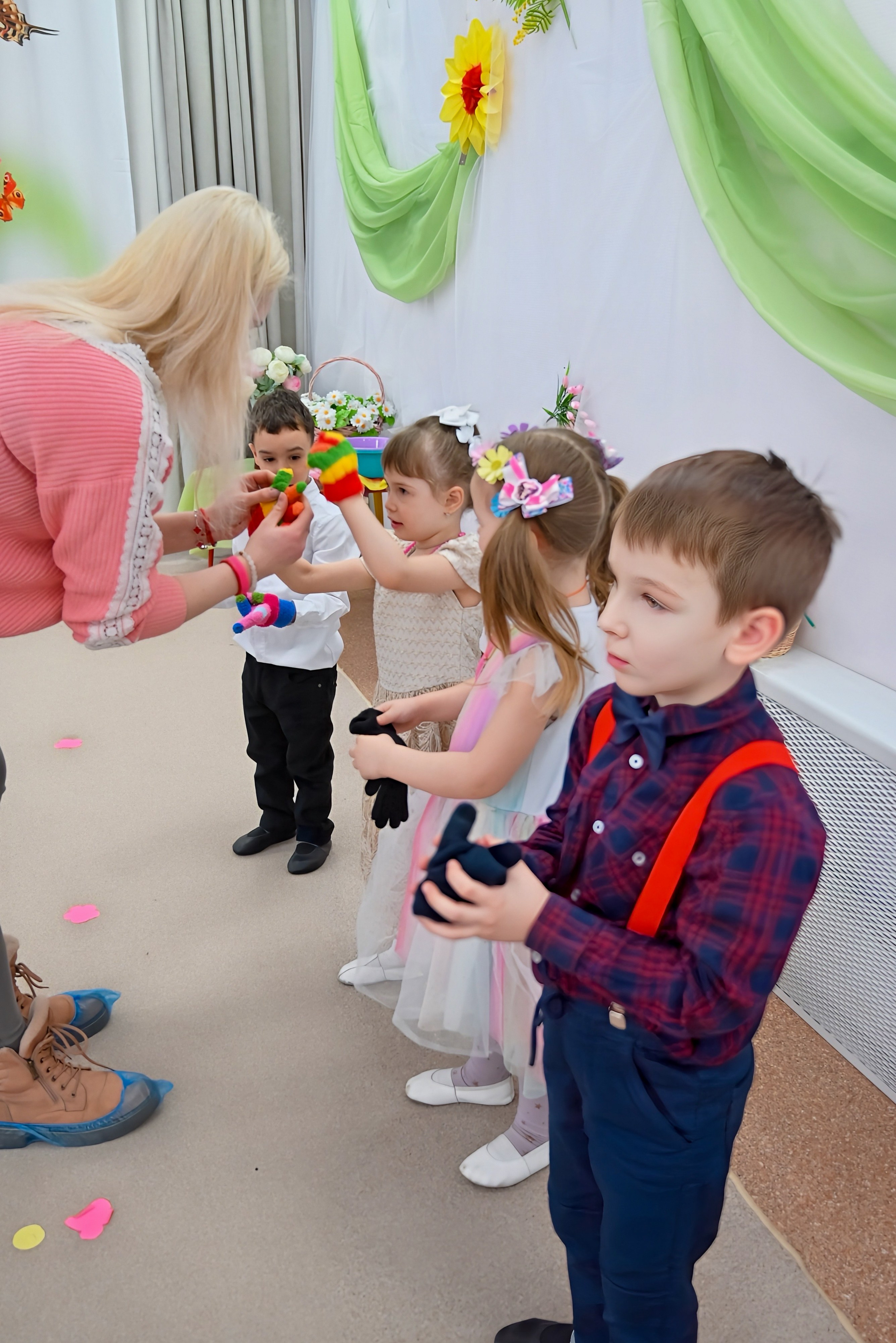 Праздник в группе «Дружная семейка». Семейный и детский фотограф Москва