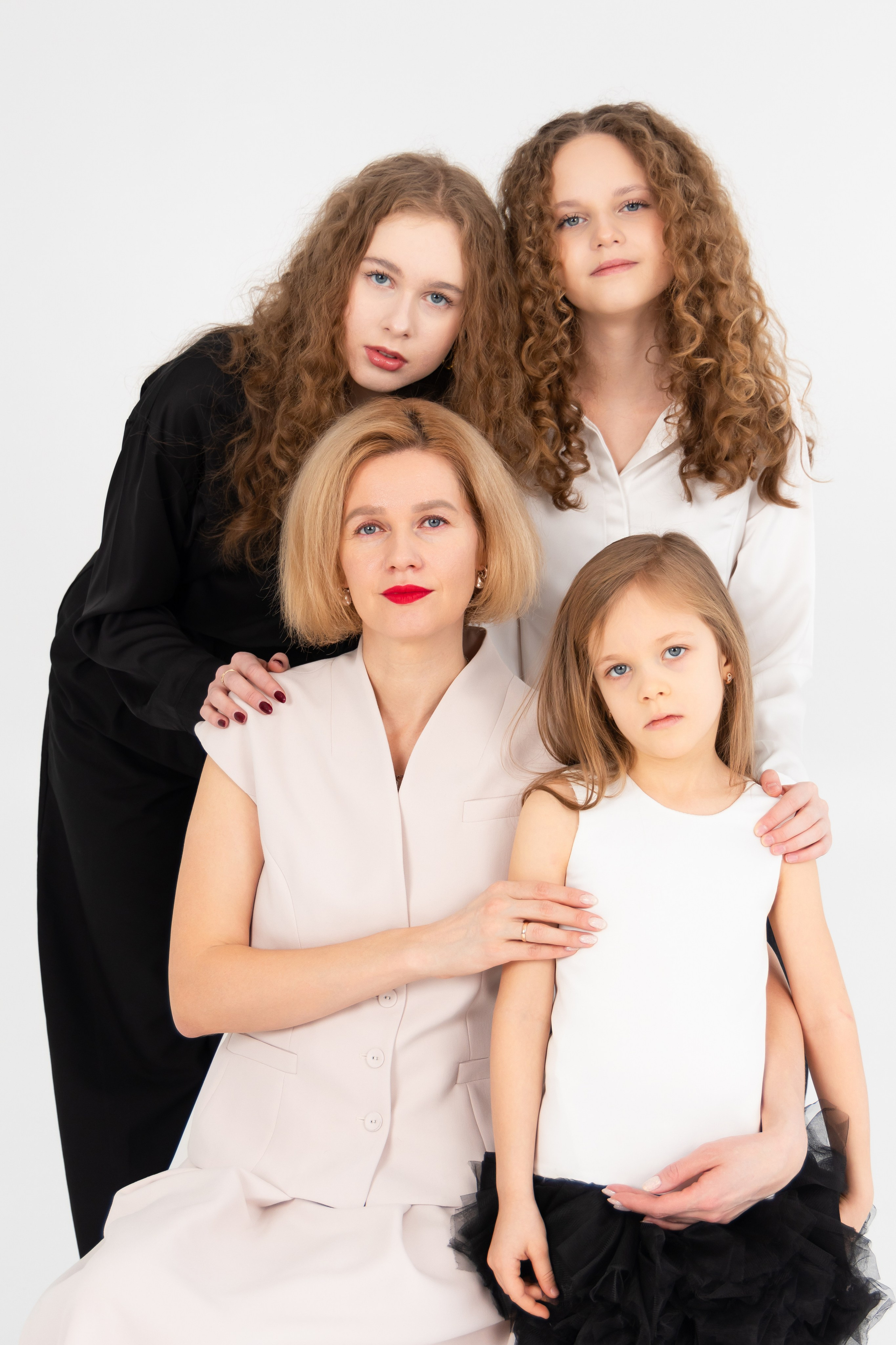 Давыдовых много не бывает! Семейная фотосессия в студии. Фотограф в Екатеринбурге Пойгина Елена