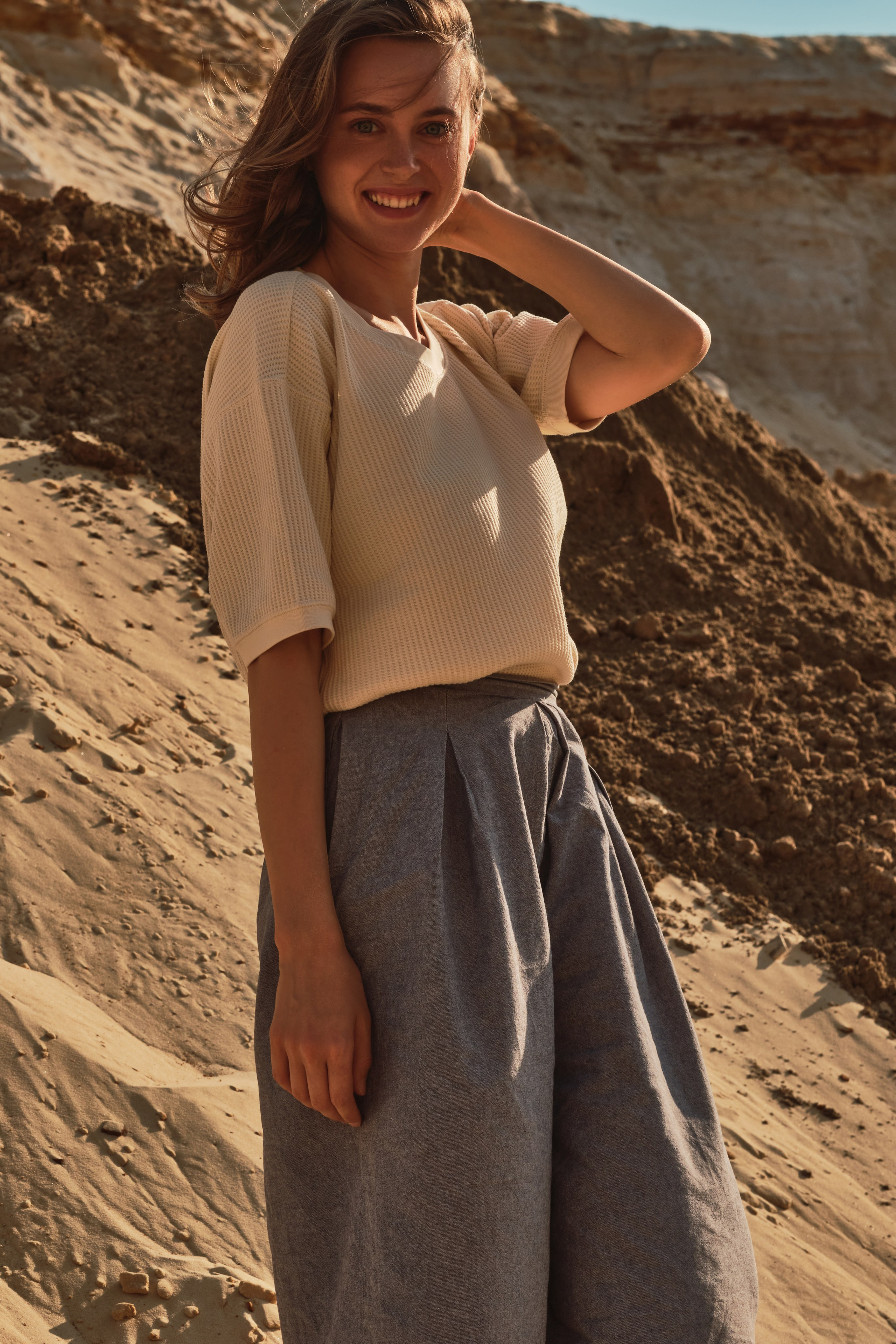 Светлана в пустыне (на пляже). Фотограф Максим Ерёмин