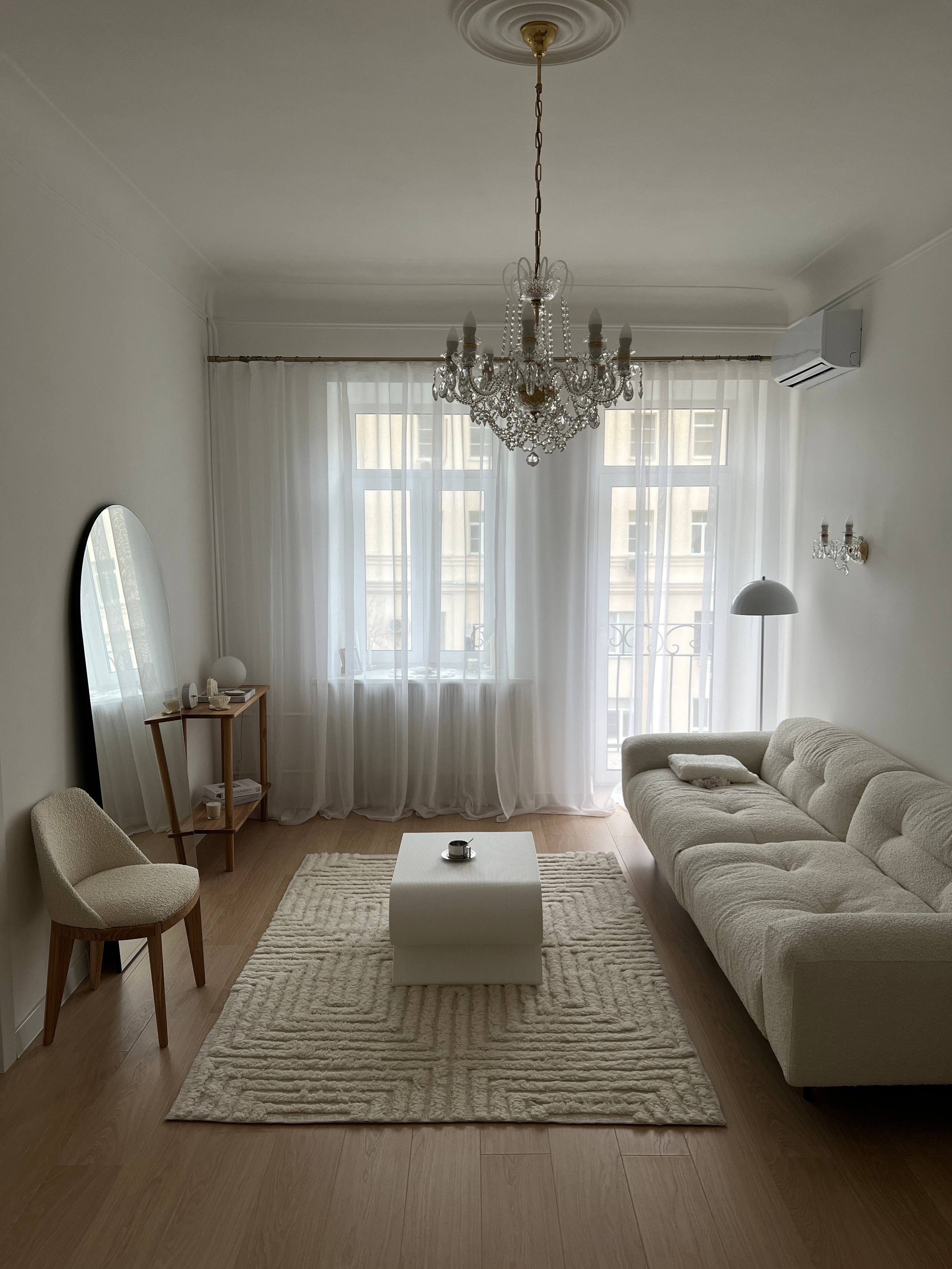 ИНТЕРЬЕР ГОСТИНОЙ. PARISIEN STUDIO | Интерьерная квартира — студия в стиле минимализм в Москве