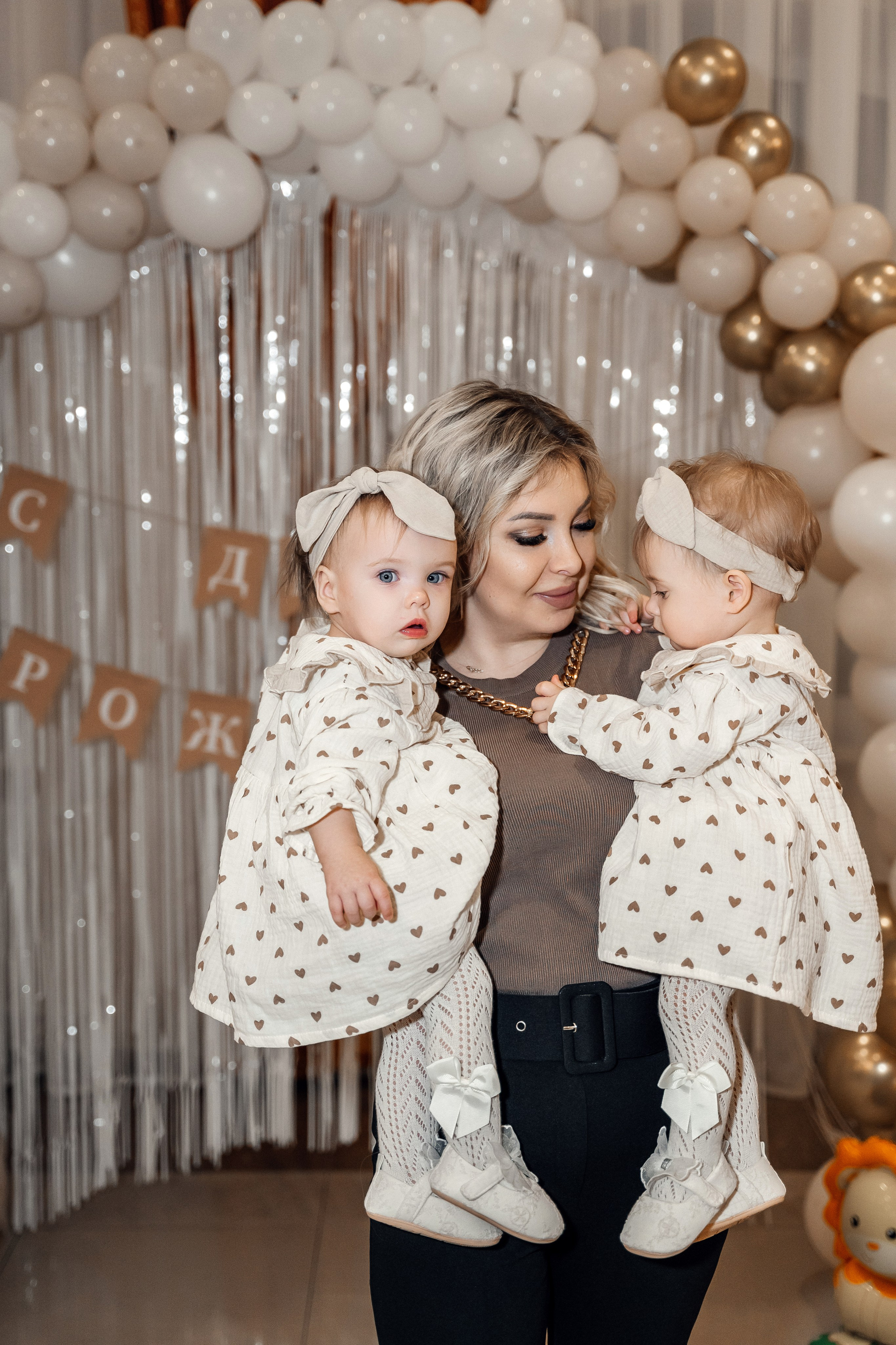 Александра и Виктория 1 годик. Семейный фотограф в Белгороде Амелина Алина