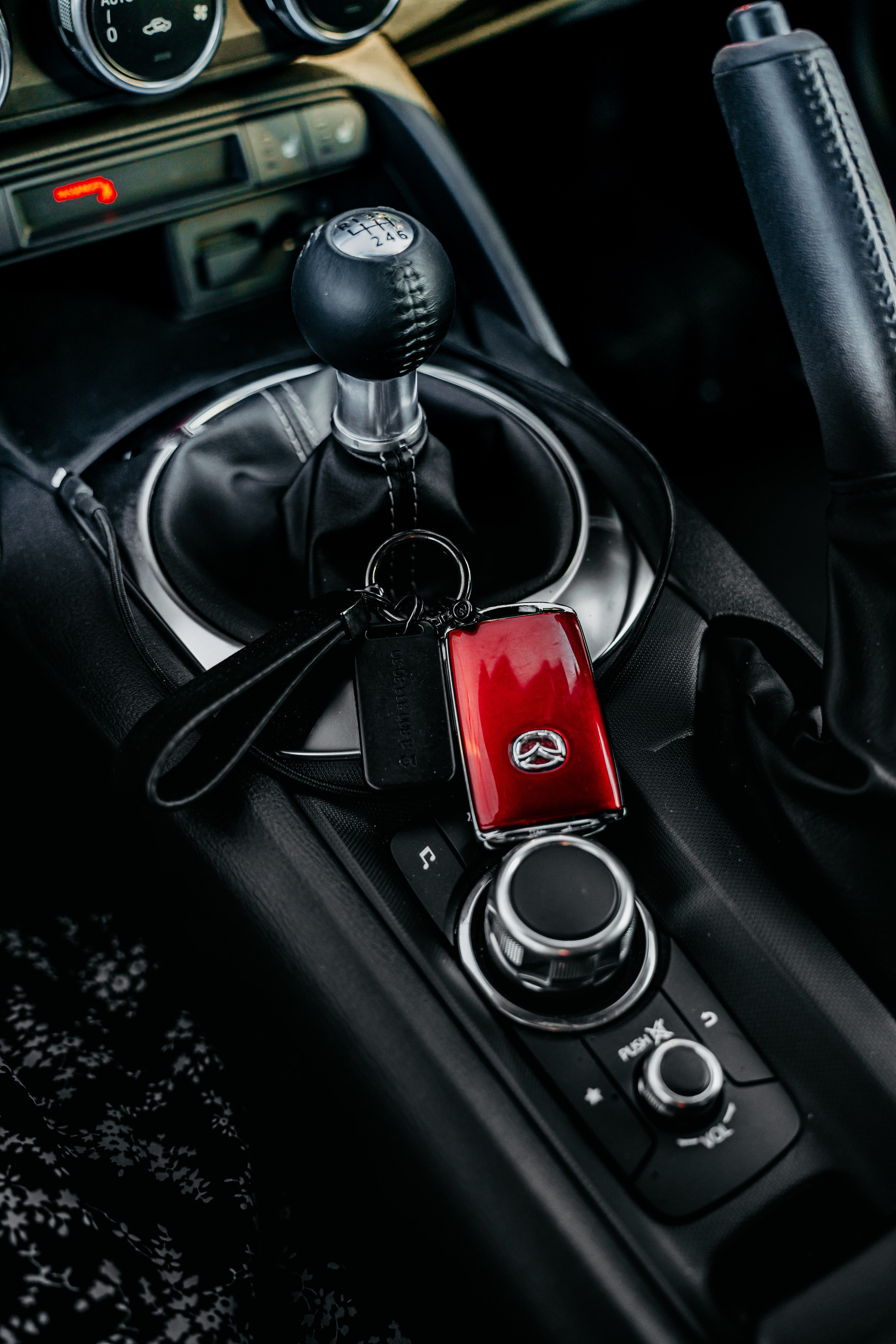Mazda Roadster 25'. Фотограф, видеограф и пилот дрона на Байкале