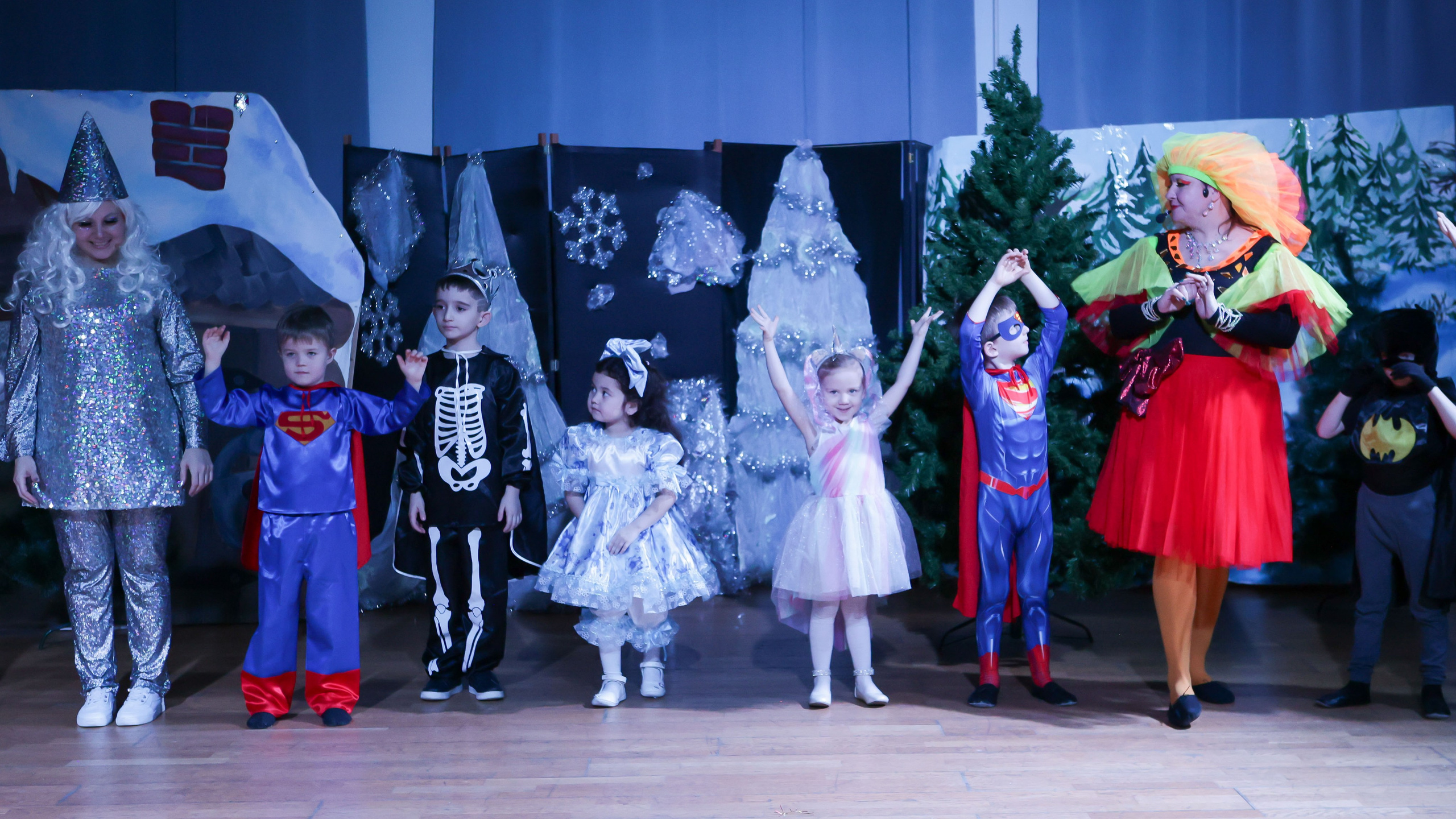 Новогодняя скачзка центр детского творчесва Подольск. Выпускные альбомы и школьный фотограф в Подольске, Троицке, Щербинке, Москве и Московской области